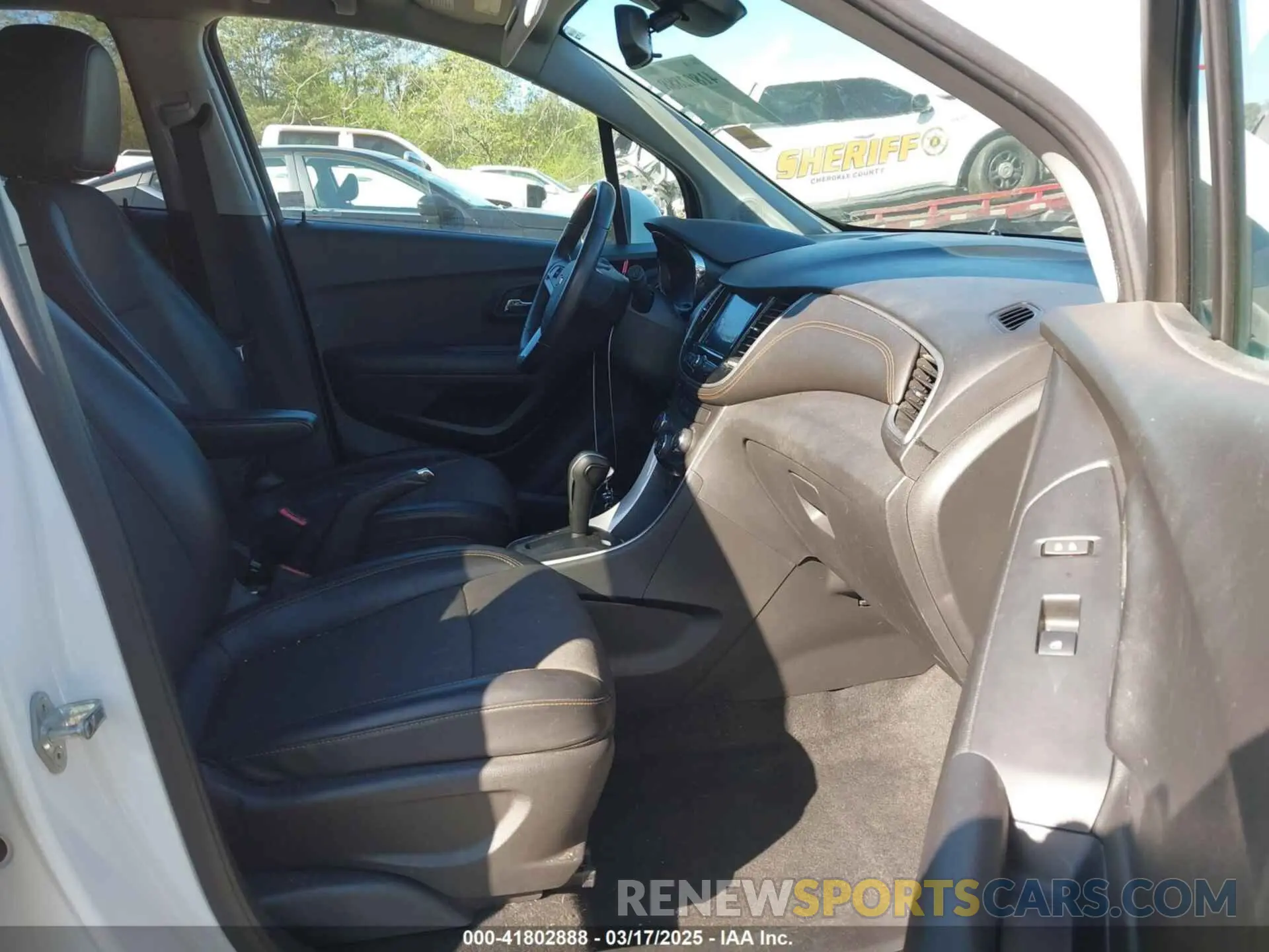5 Photograph of a damaged car KL7CJLSB9LB005813 CHEVROLET TRAX 2020