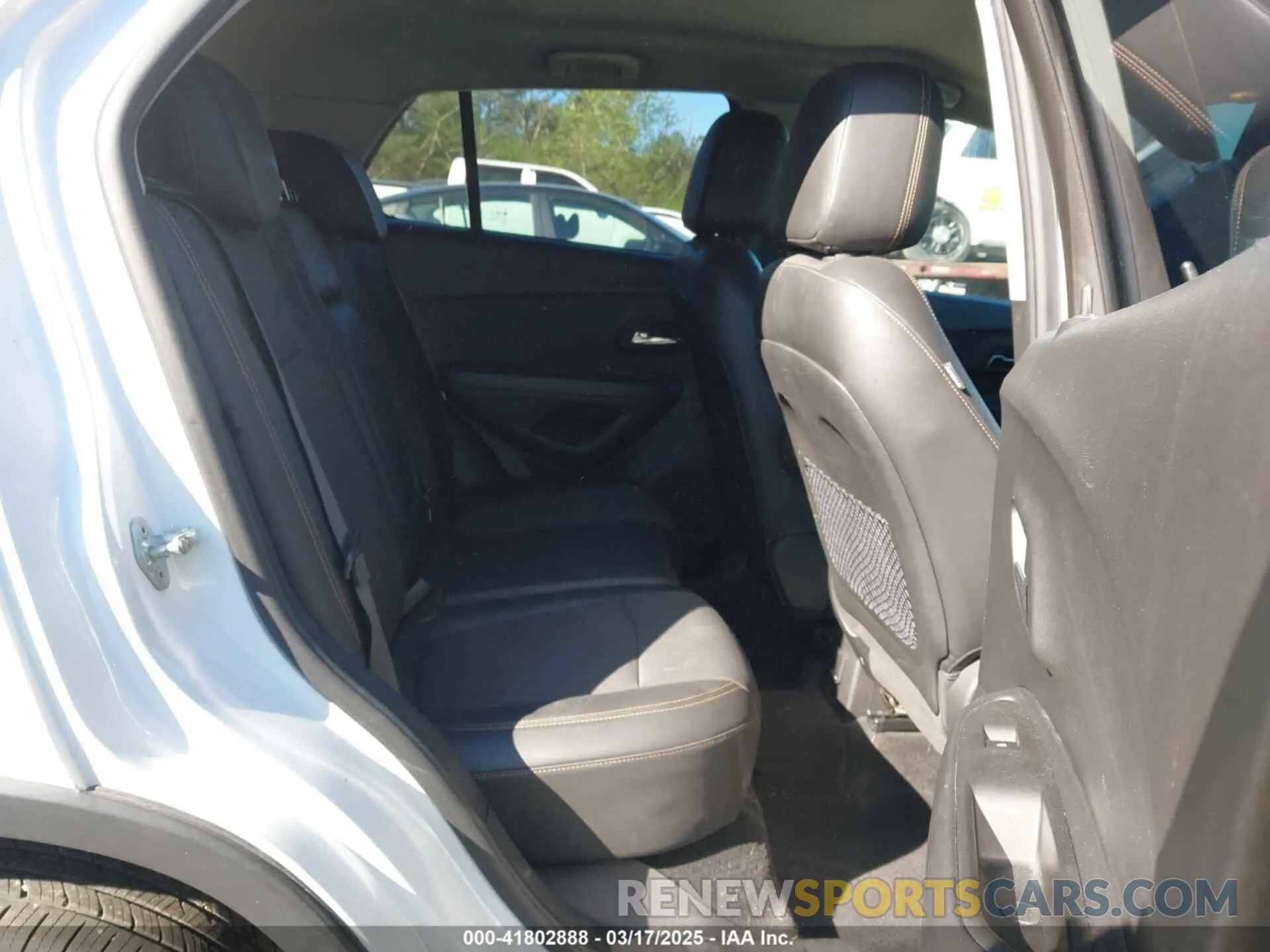 8 Photograph of a damaged car KL7CJLSB9LB005813 CHEVROLET TRAX 2020