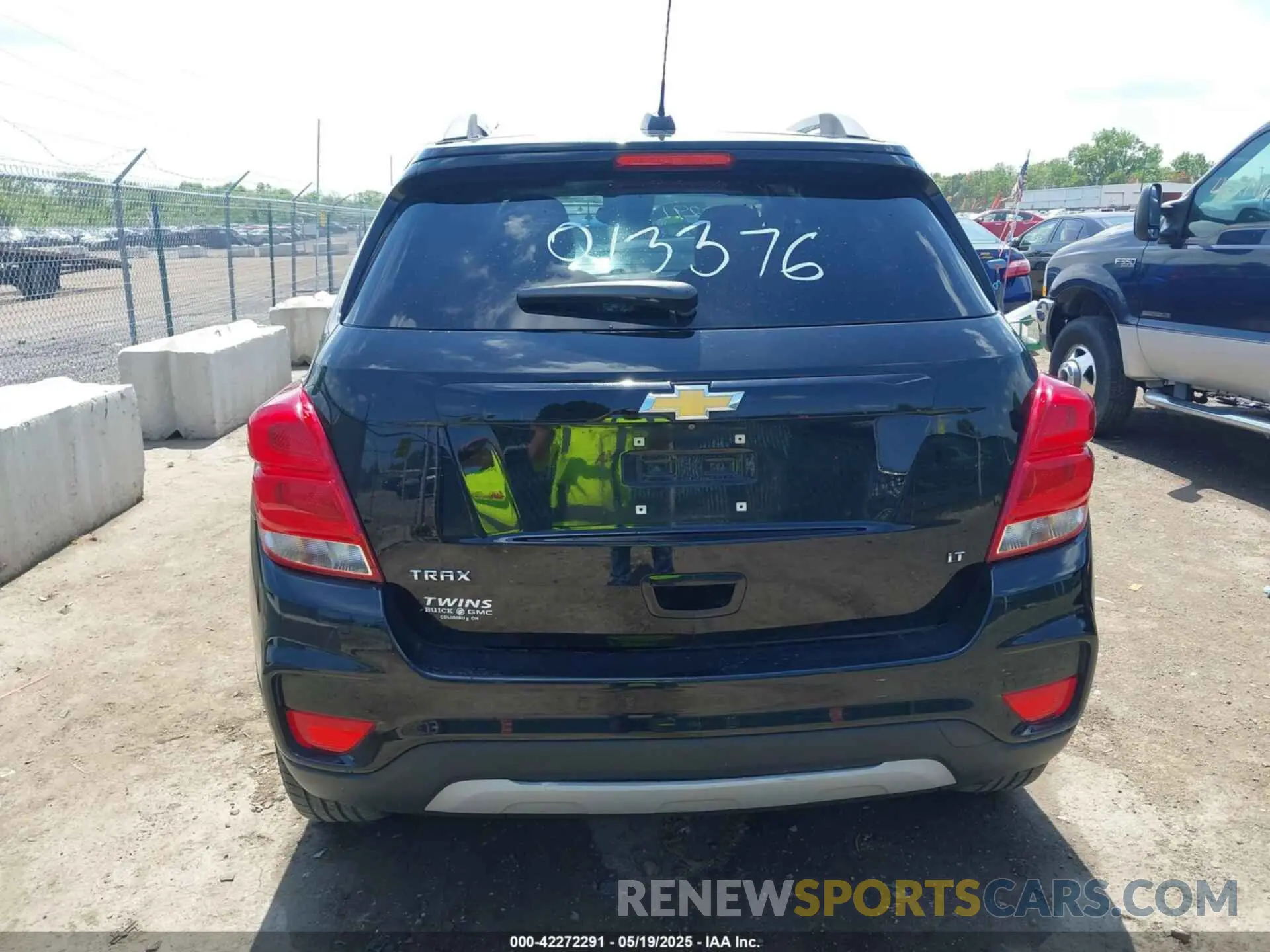 17 Photograph of a damaged car KL7CJLSB9LB013376 CHEVROLET TRAX 2020