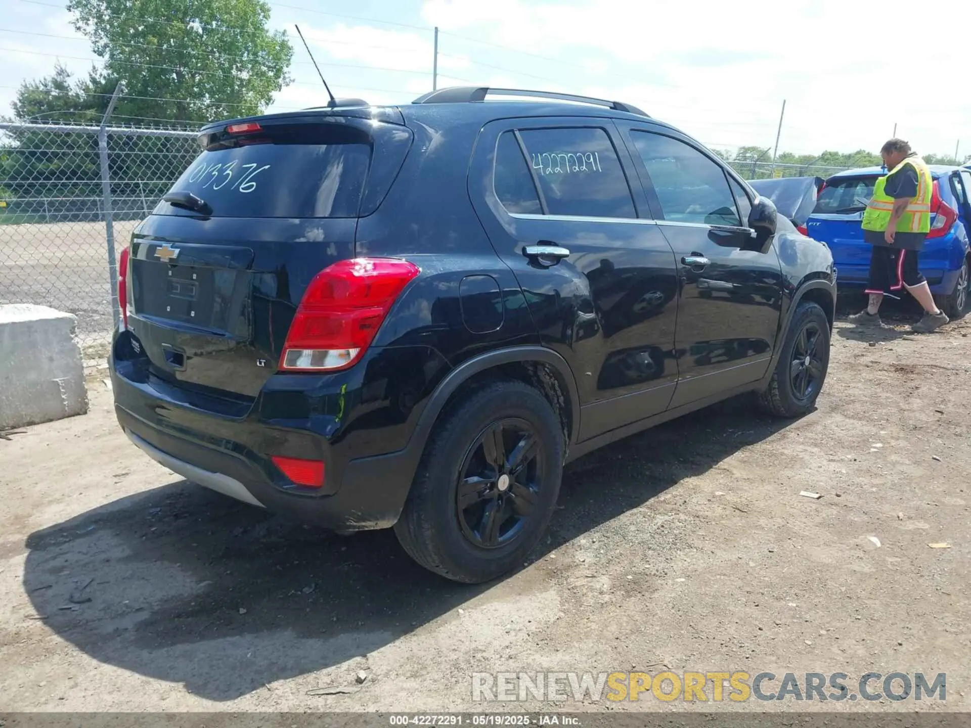 4 Photograph of a damaged car KL7CJLSB9LB013376 CHEVROLET TRAX 2020