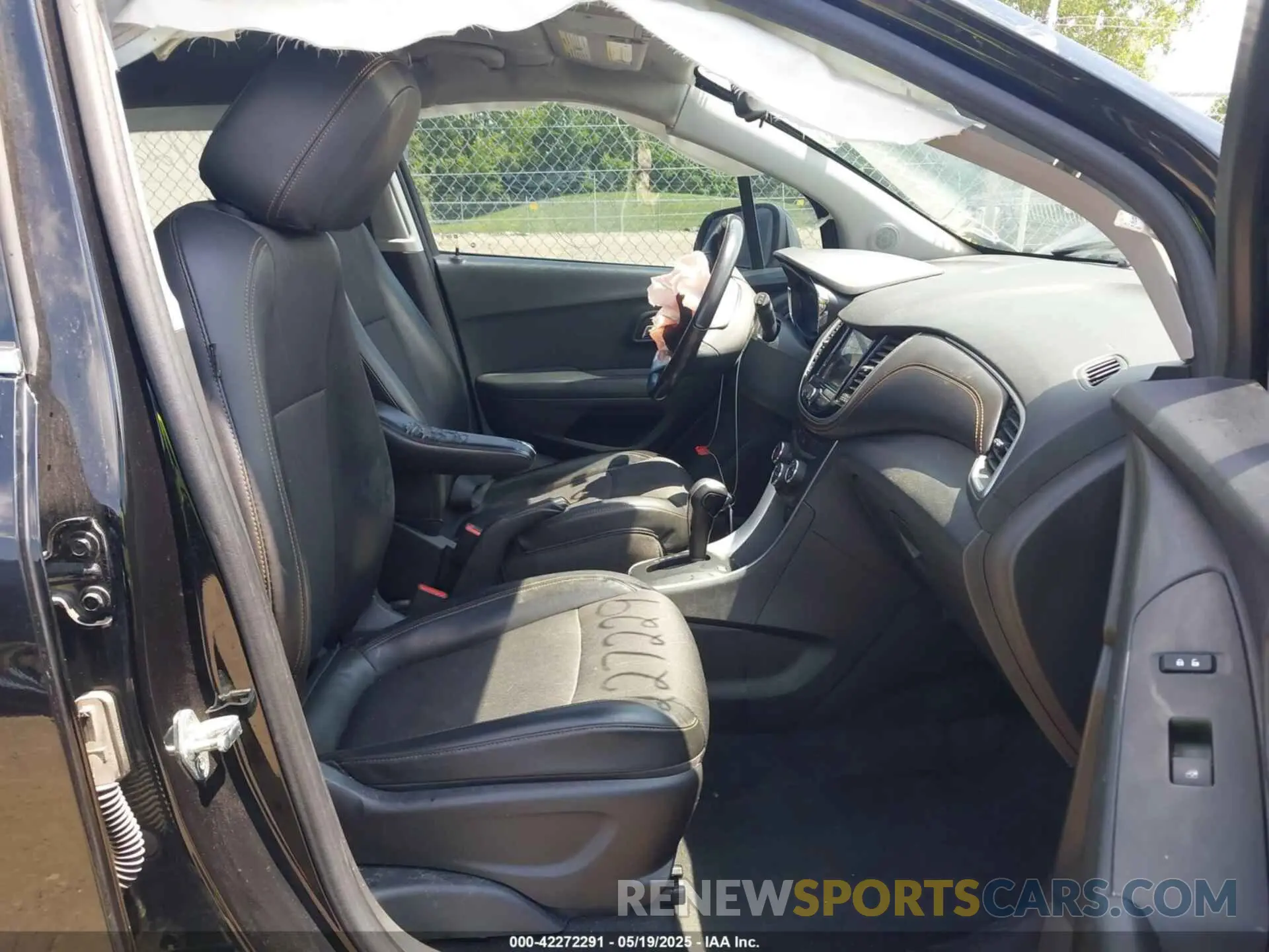 5 Photograph of a damaged car KL7CJLSB9LB013376 CHEVROLET TRAX 2020
