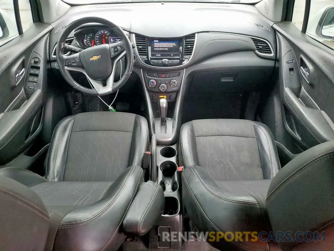 8 Photograph of a damaged car KL7CJLSB9LB048970 CHEVROLET TRAX 2020