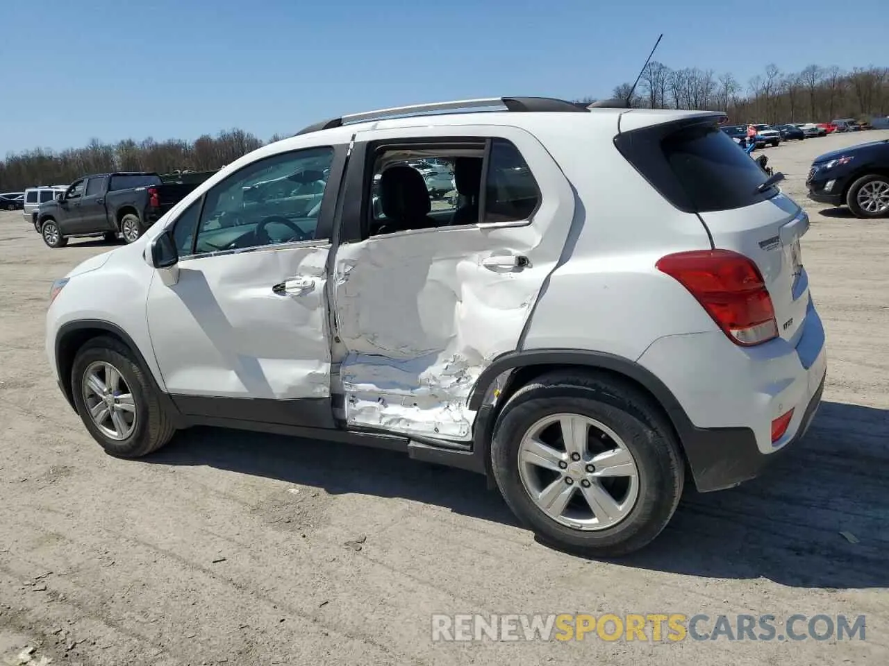 2 Photograph of a damaged car KL7CJLSB9LB319669 CHEVROLET TRAX 2020