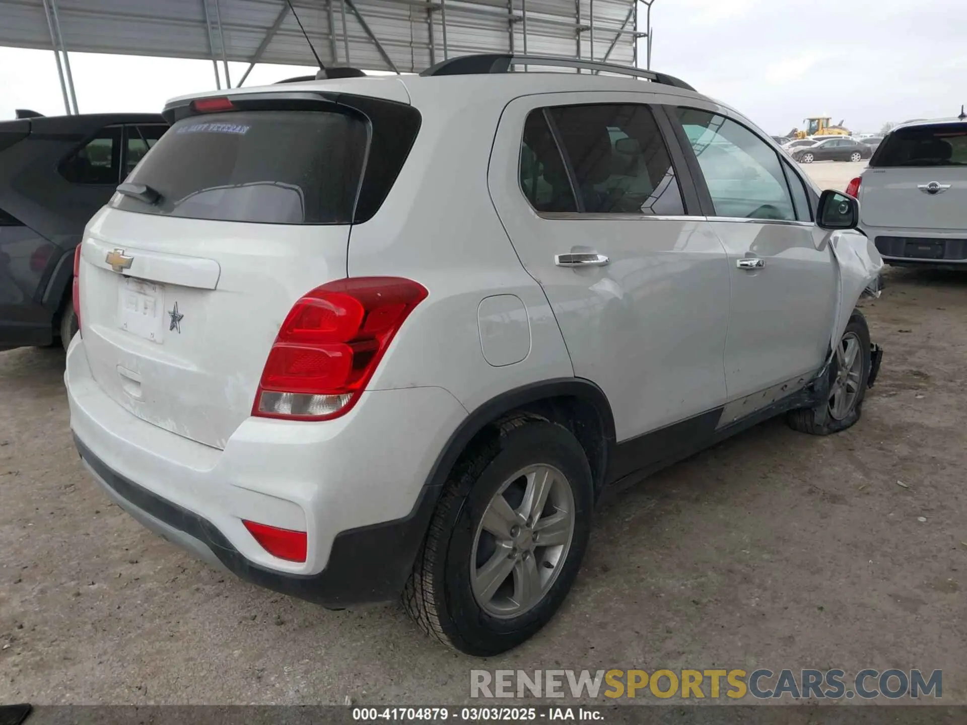 4 Photograph of a damaged car KL7CJLSBXLB010793 CHEVROLET TRAX 2020