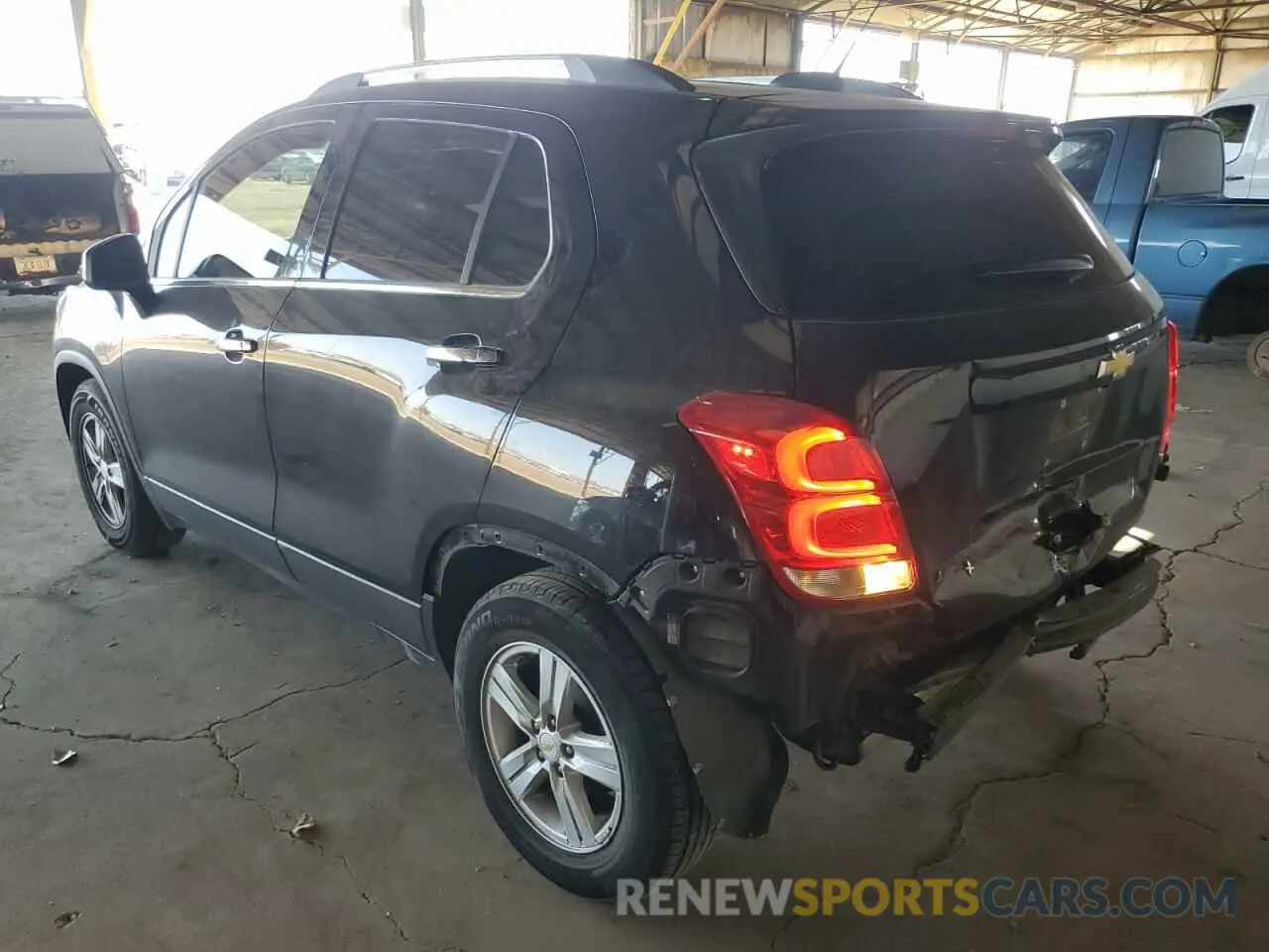 2 Photograph of a damaged car KL7CJLSBXLB011572 CHEVROLET TRAX 2020