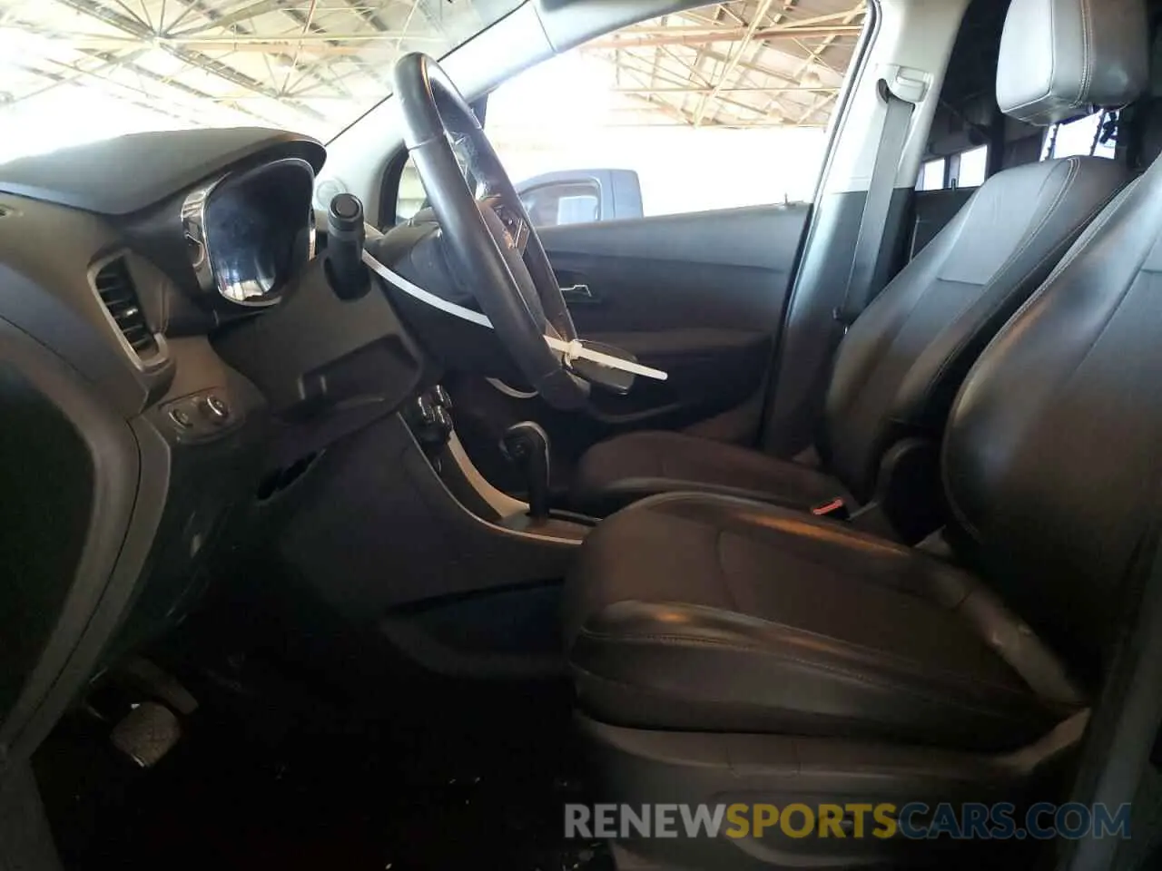 7 Photograph of a damaged car KL7CJLSBXLB011572 CHEVROLET TRAX 2020