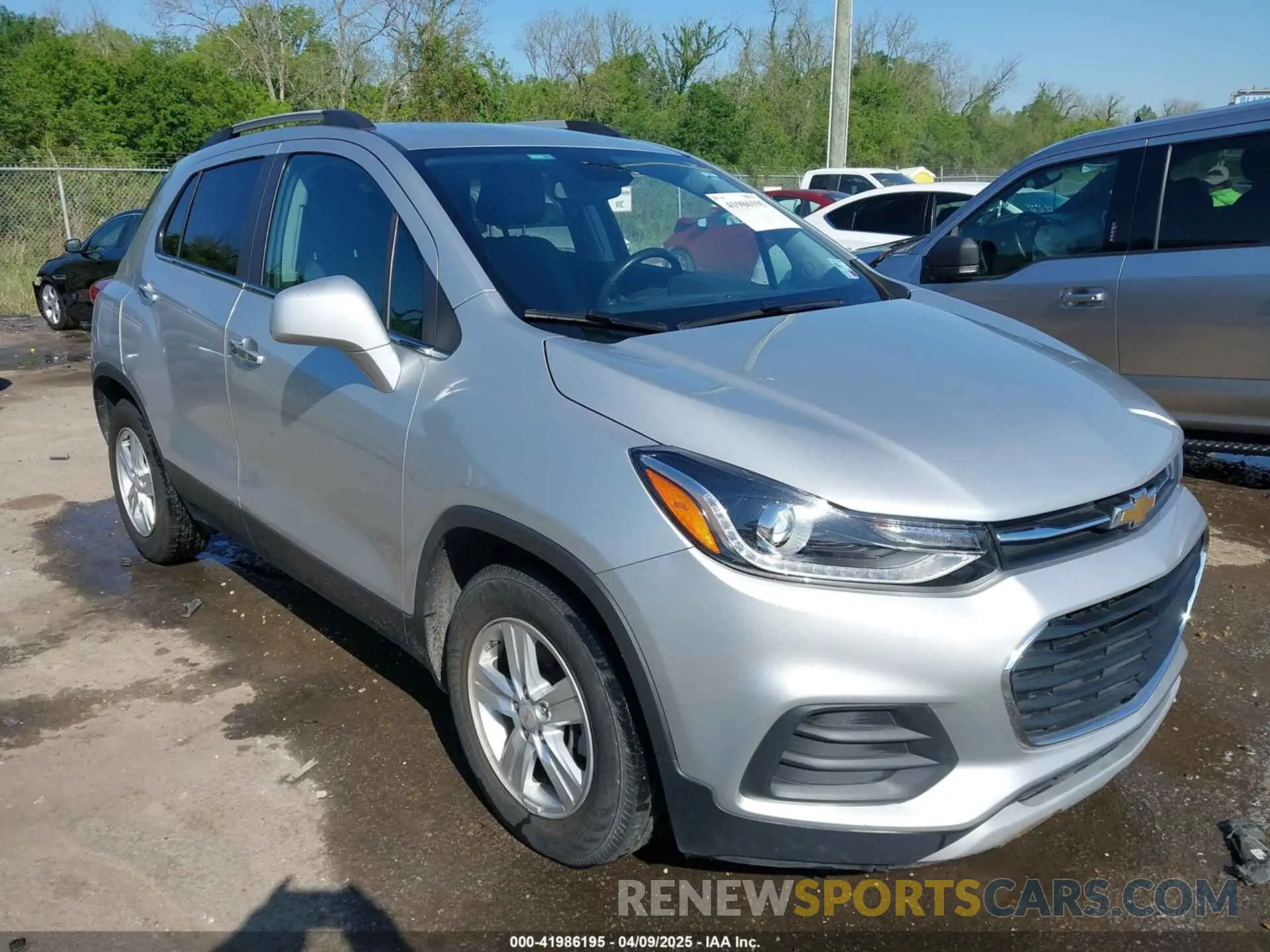 1 Photograph of a damaged car KL7CJLSBXLB039596 CHEVROLET TRAX 2020