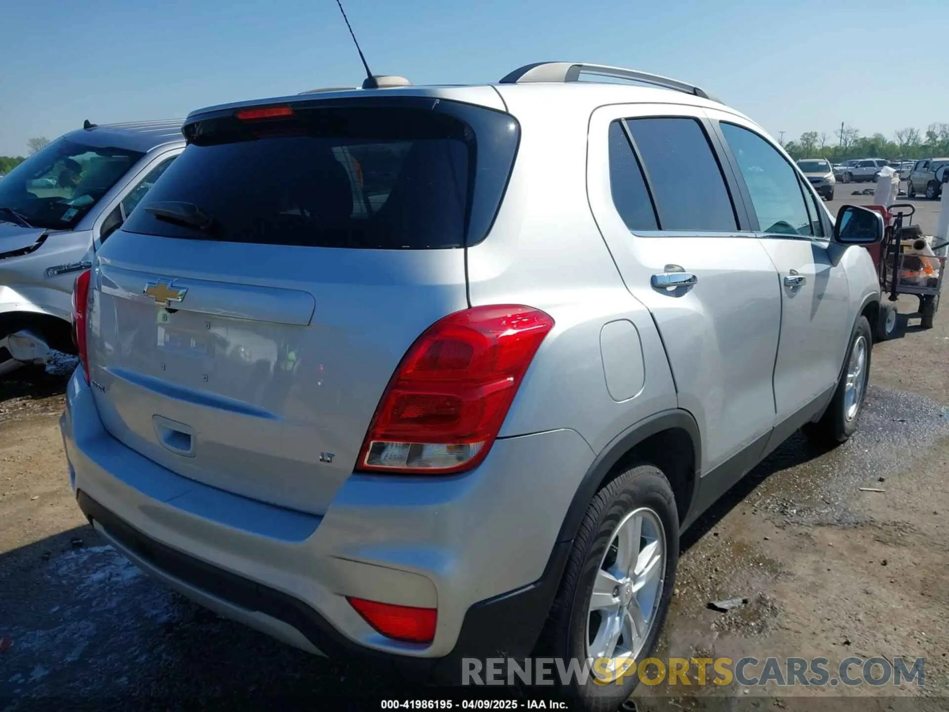 4 Photograph of a damaged car KL7CJLSBXLB039596 CHEVROLET TRAX 2020