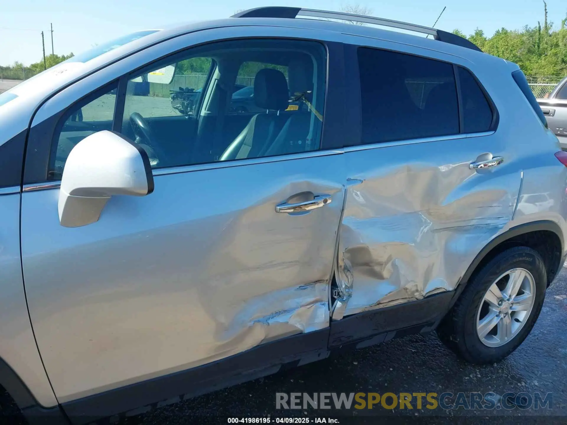 6 Photograph of a damaged car KL7CJLSBXLB039596 CHEVROLET TRAX 2020