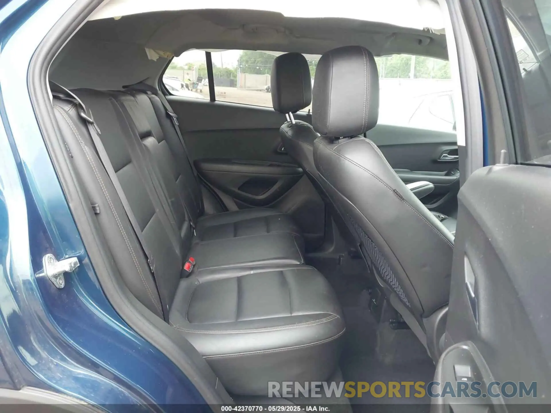 8 Photograph of a damaged car KL7CJMSB9LB326207 CHEVROLET TRAX 2020