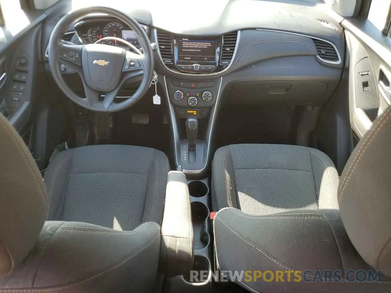 8 Photograph of a damaged car KL7CJNSB0LB063417 CHEVROLET TRAX 2020