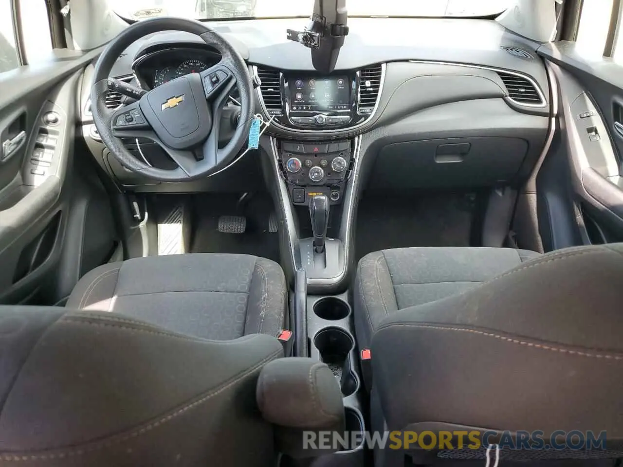 8 Photograph of a damaged car KL7CJNSB3LB069258 CHEVROLET TRAX 2020