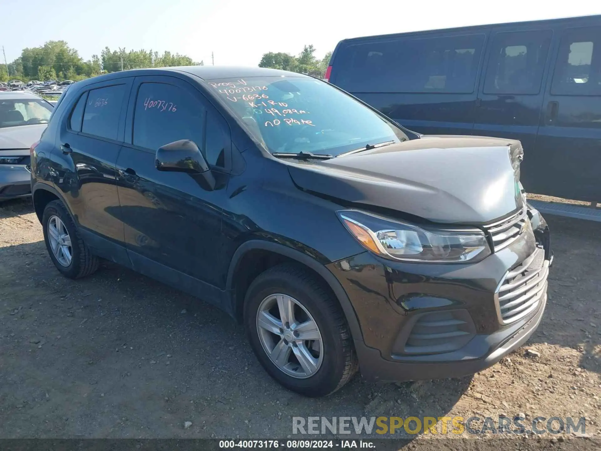 1 Photograph of a damaged car KL7CJNSB8LB016636 CHEVROLET TRAX 2020