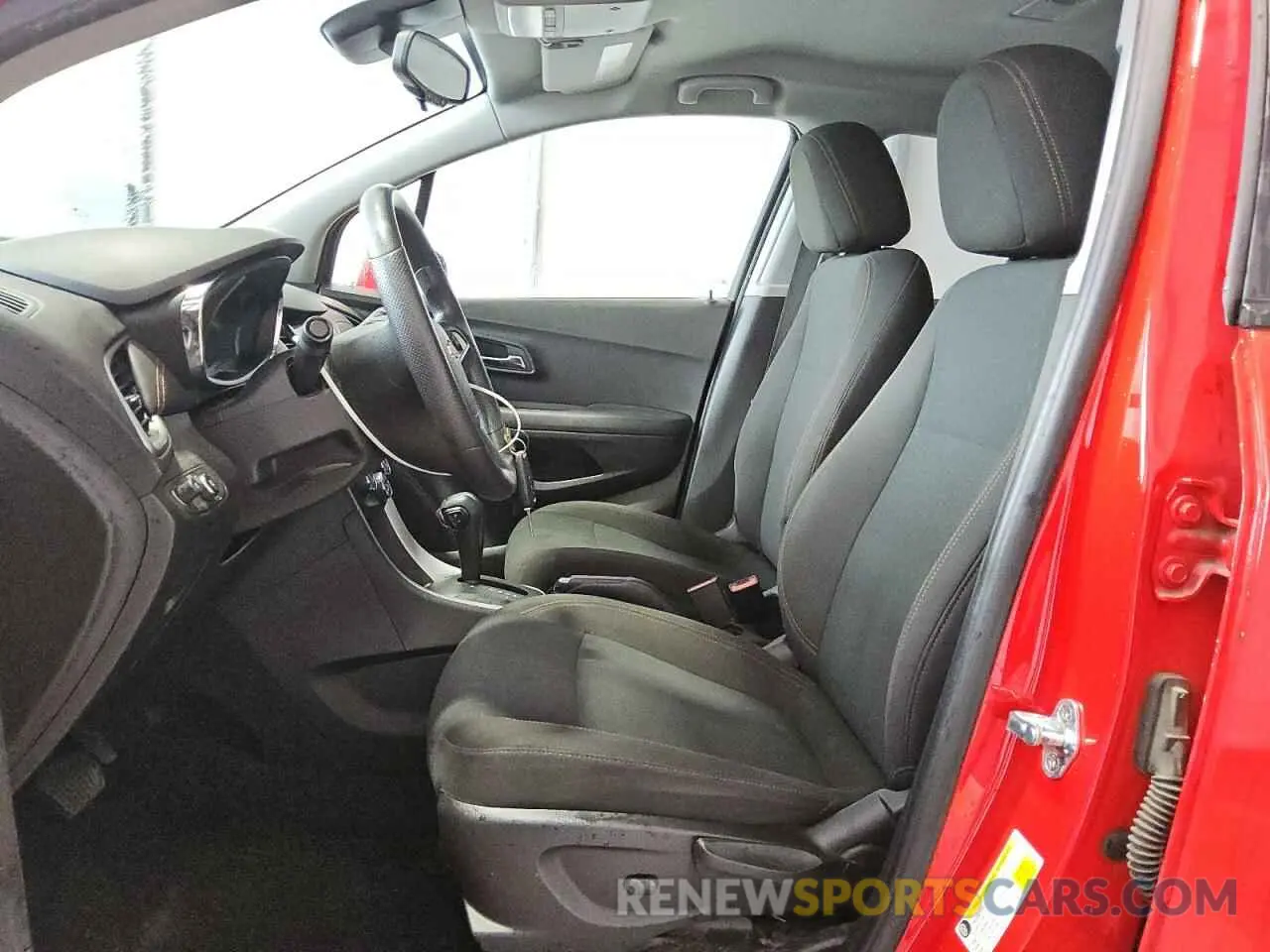 7 Photograph of a damaged car KL7CJNSB8LB331047 CHEVROLET TRAX 2020