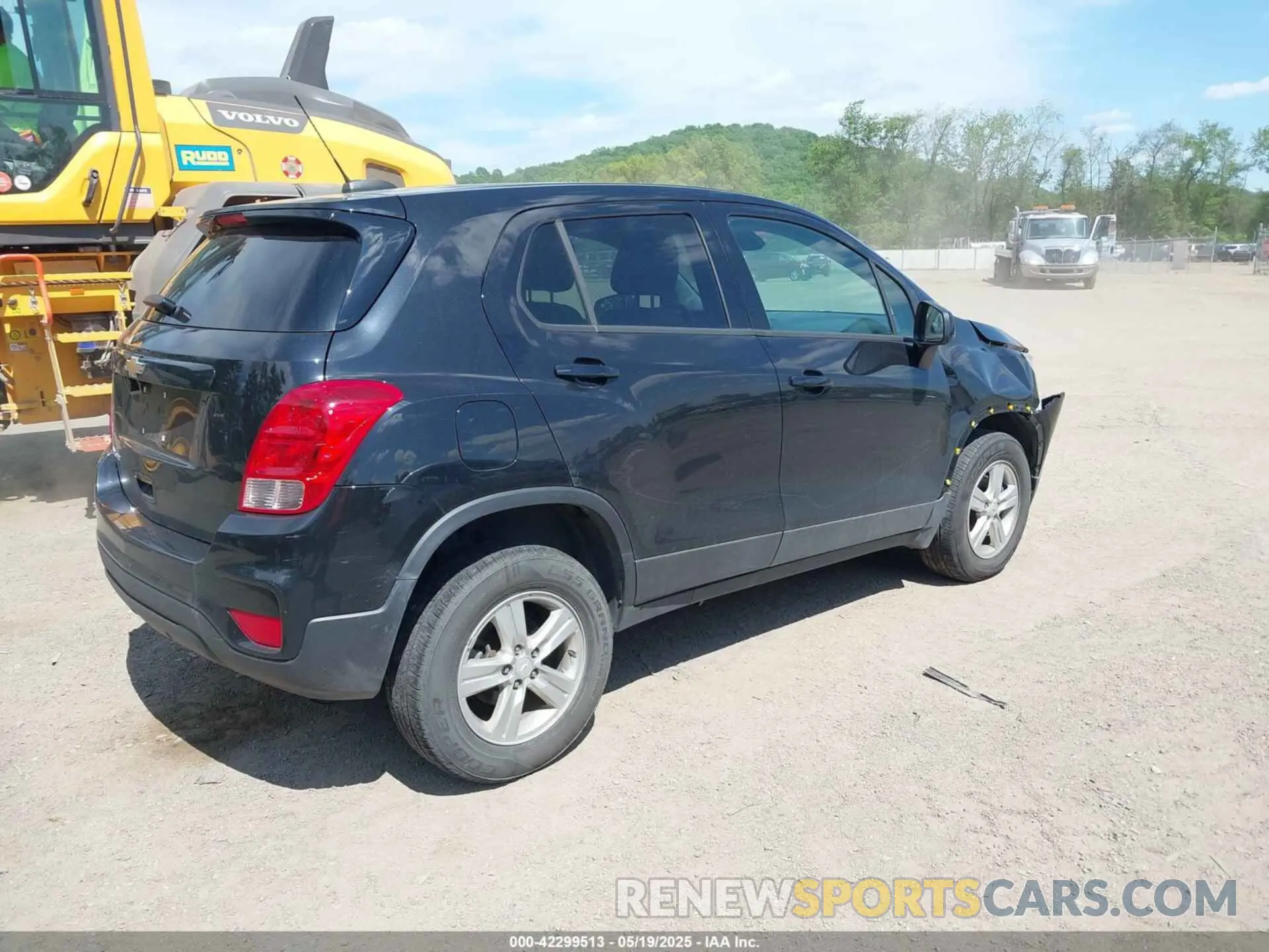 4 Photograph of a damaged car KL7CJNSBXLB031638 CHEVROLET TRAX 2020