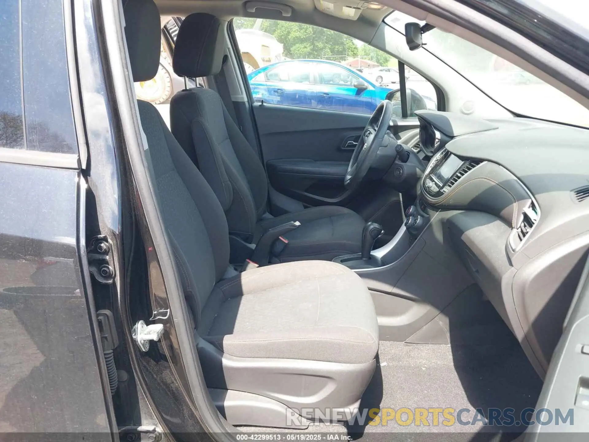 5 Photograph of a damaged car KL7CJNSBXLB031638 CHEVROLET TRAX 2020
