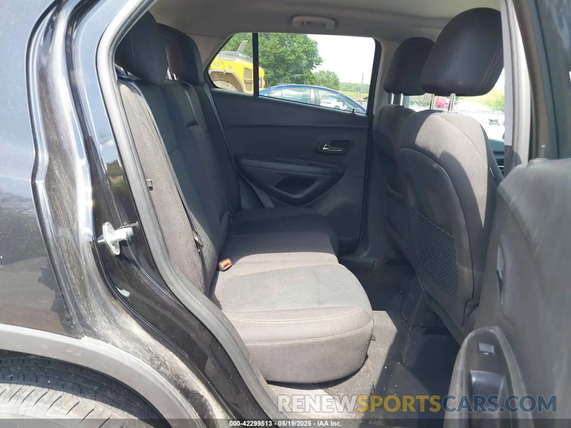 8 Photograph of a damaged car KL7CJNSBXLB031638 CHEVROLET TRAX 2020