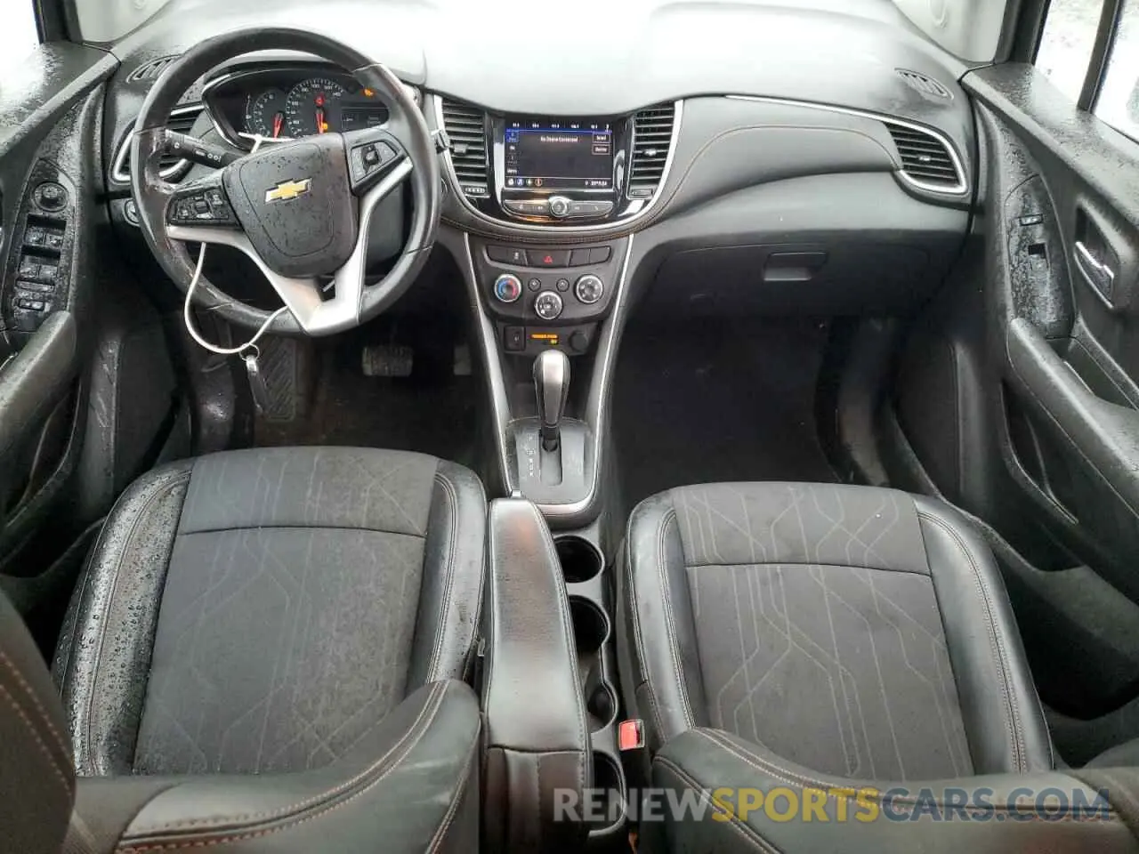 8 Photograph of a damaged car KL7CJPSB1LB063664 CHEVROLET TRAX 2020