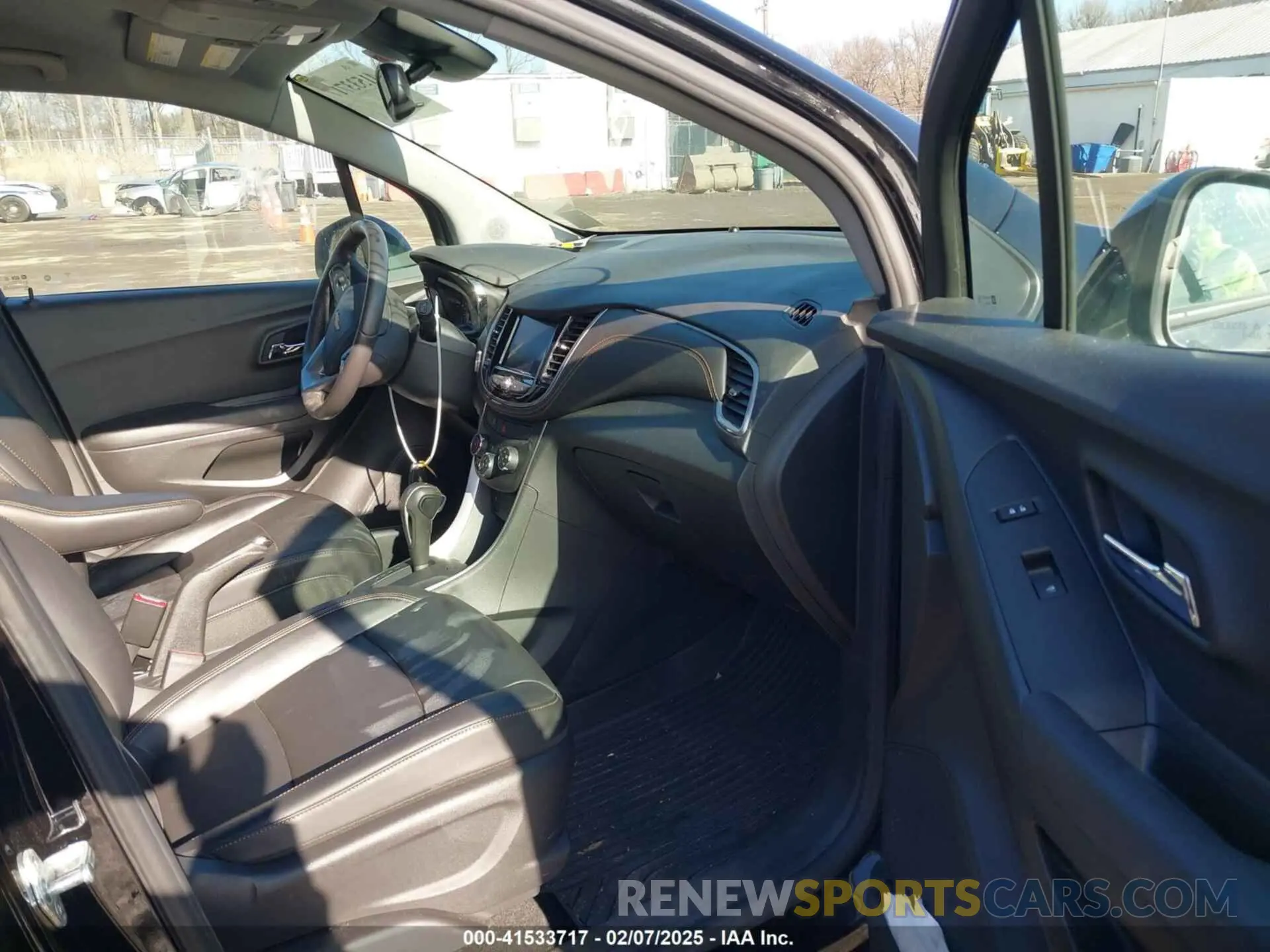 5 Photograph of a damaged car KL7CJPSB1LB351023 CHEVROLET TRAX 2020