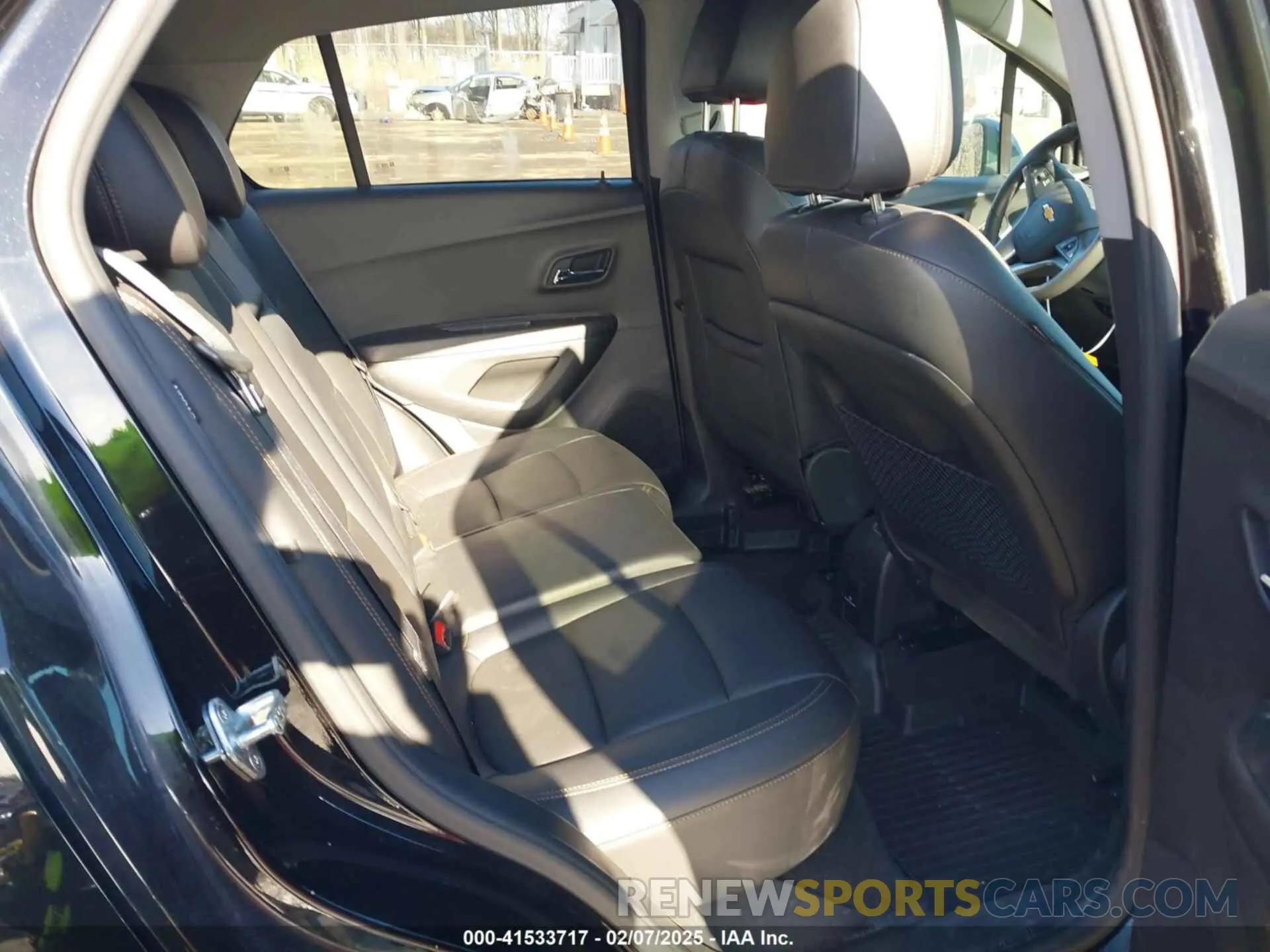 8 Photograph of a damaged car KL7CJPSB1LB351023 CHEVROLET TRAX 2020