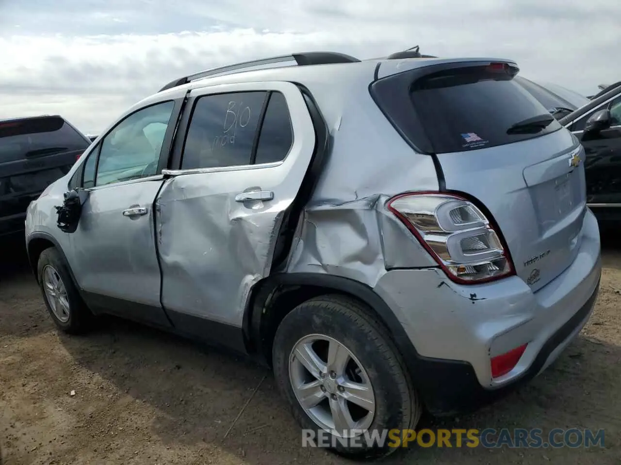 2 Photograph of a damaged car KL7CJPSB3LB008794 CHEVROLET TRAX 2020