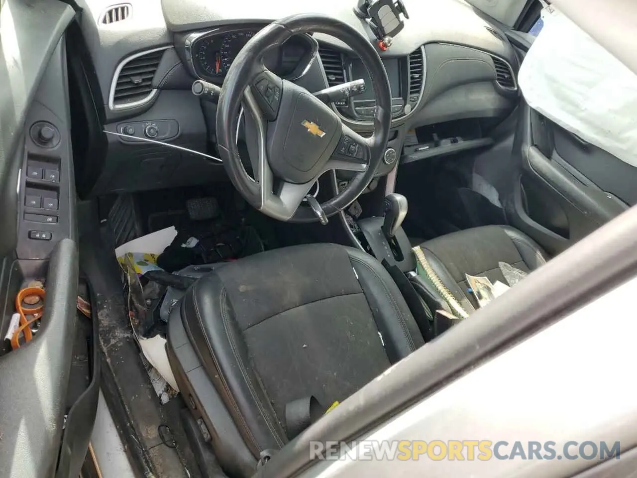 8 Photograph of a damaged car KL7CJPSB3LB008794 CHEVROLET TRAX 2020