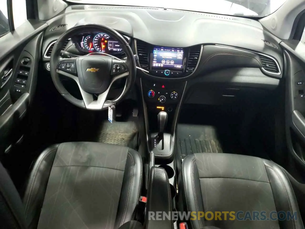 8 Photograph of a damaged car KL7CJPSB5LB026116 CHEVROLET TRAX 2020