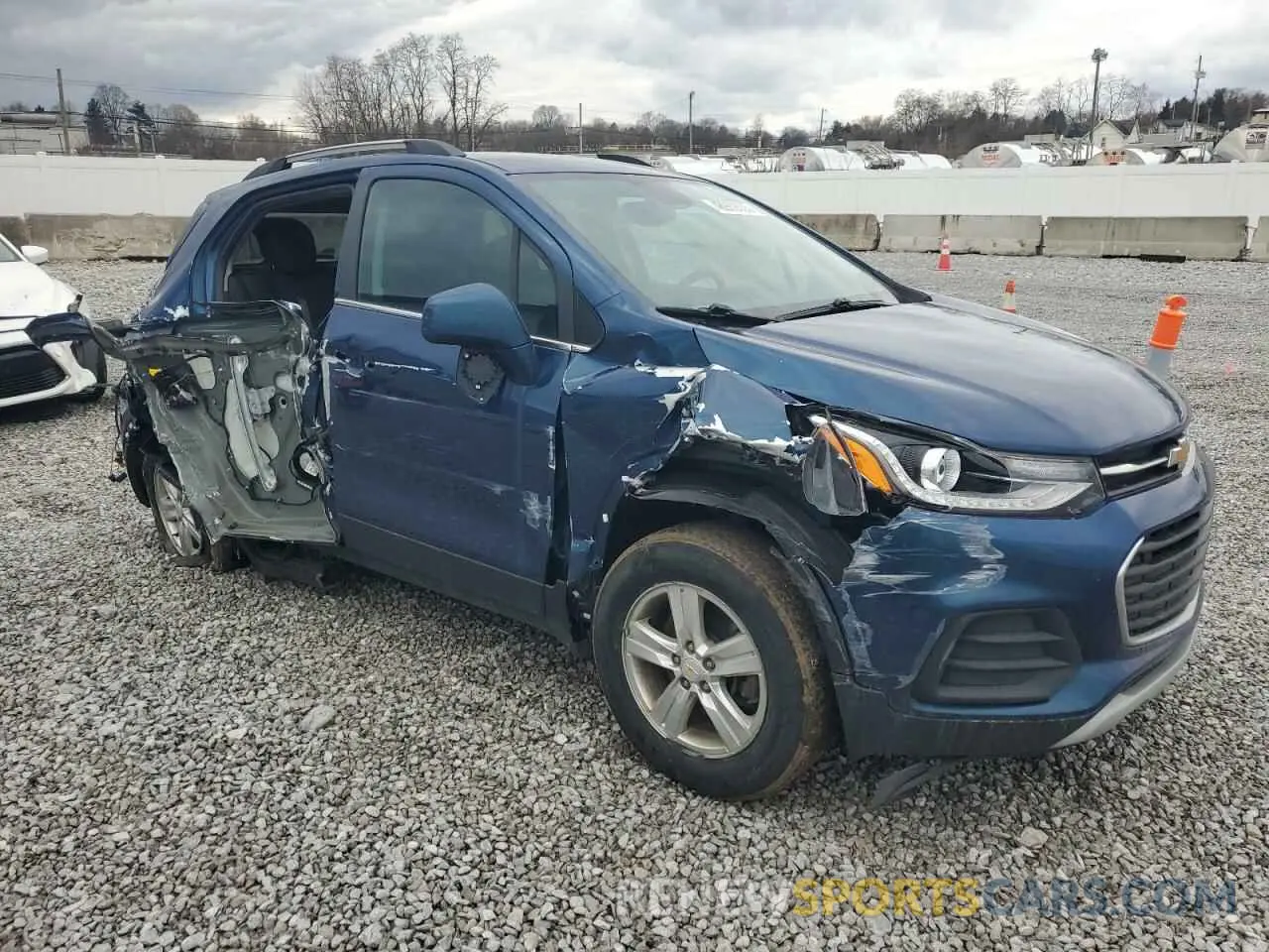 4 Photograph of a damaged car KL7CJPSB6LB329101 CHEVROLET TRAX 2020