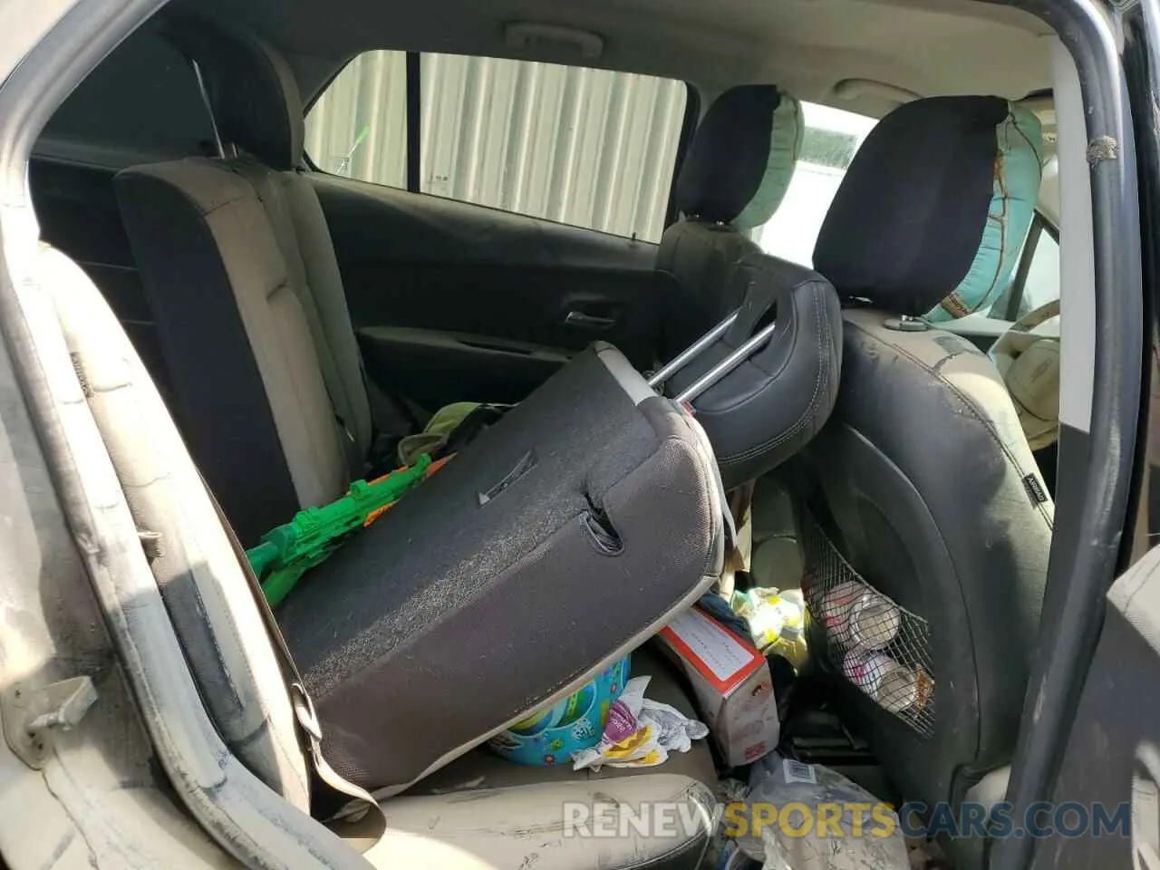 11 Photograph of a damaged car KL7CJPSB6LB331673 CHEVROLET TRAX 2020
