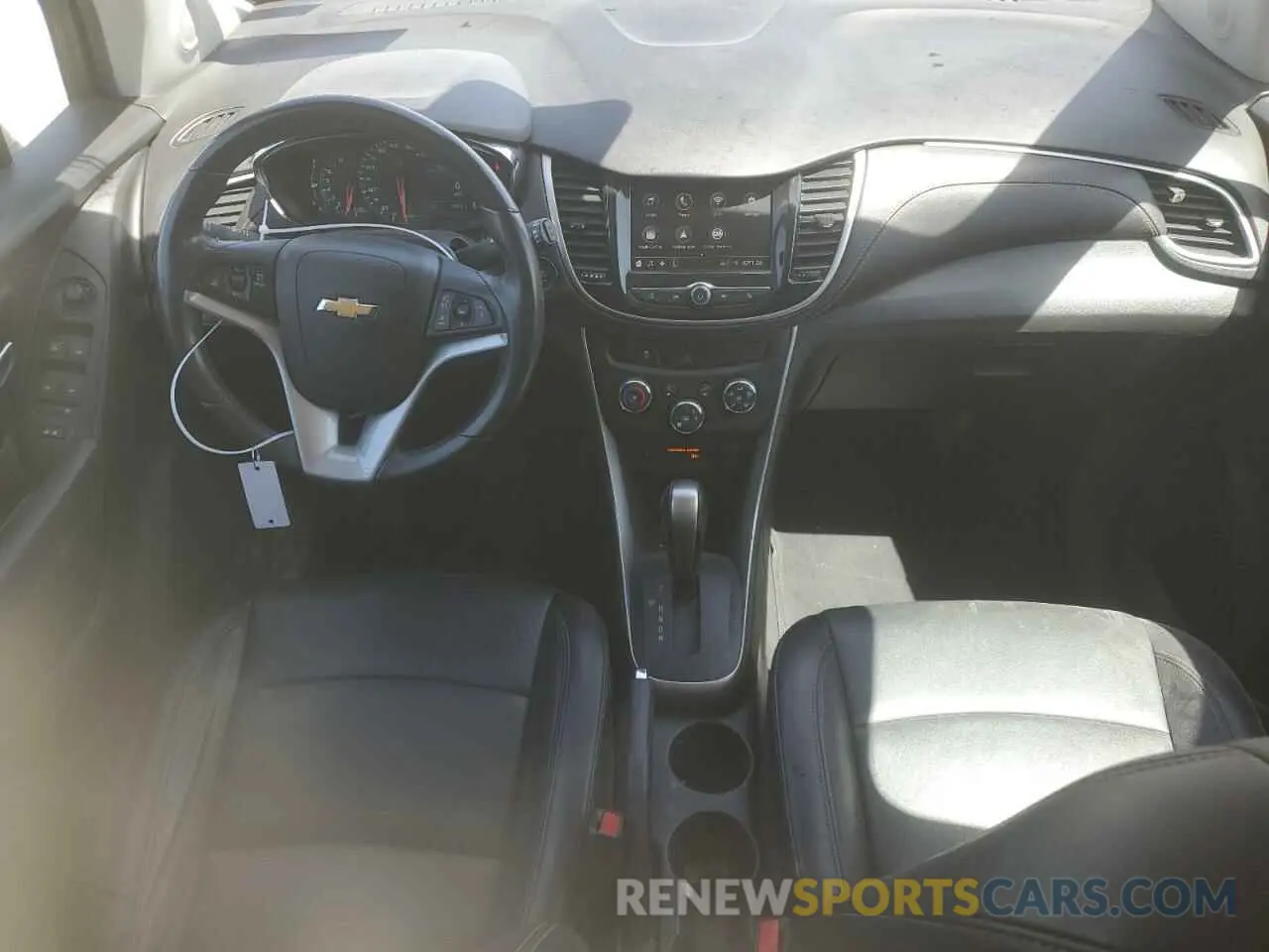 8 Photograph of a damaged car KL7CJPSB6LB351535 CHEVROLET TRAX 2020