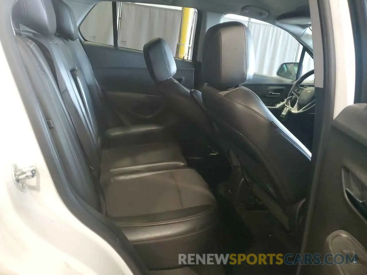 11 Photograph of a damaged car KL7CJPSB9LB002434 CHEVROLET TRAX 2020