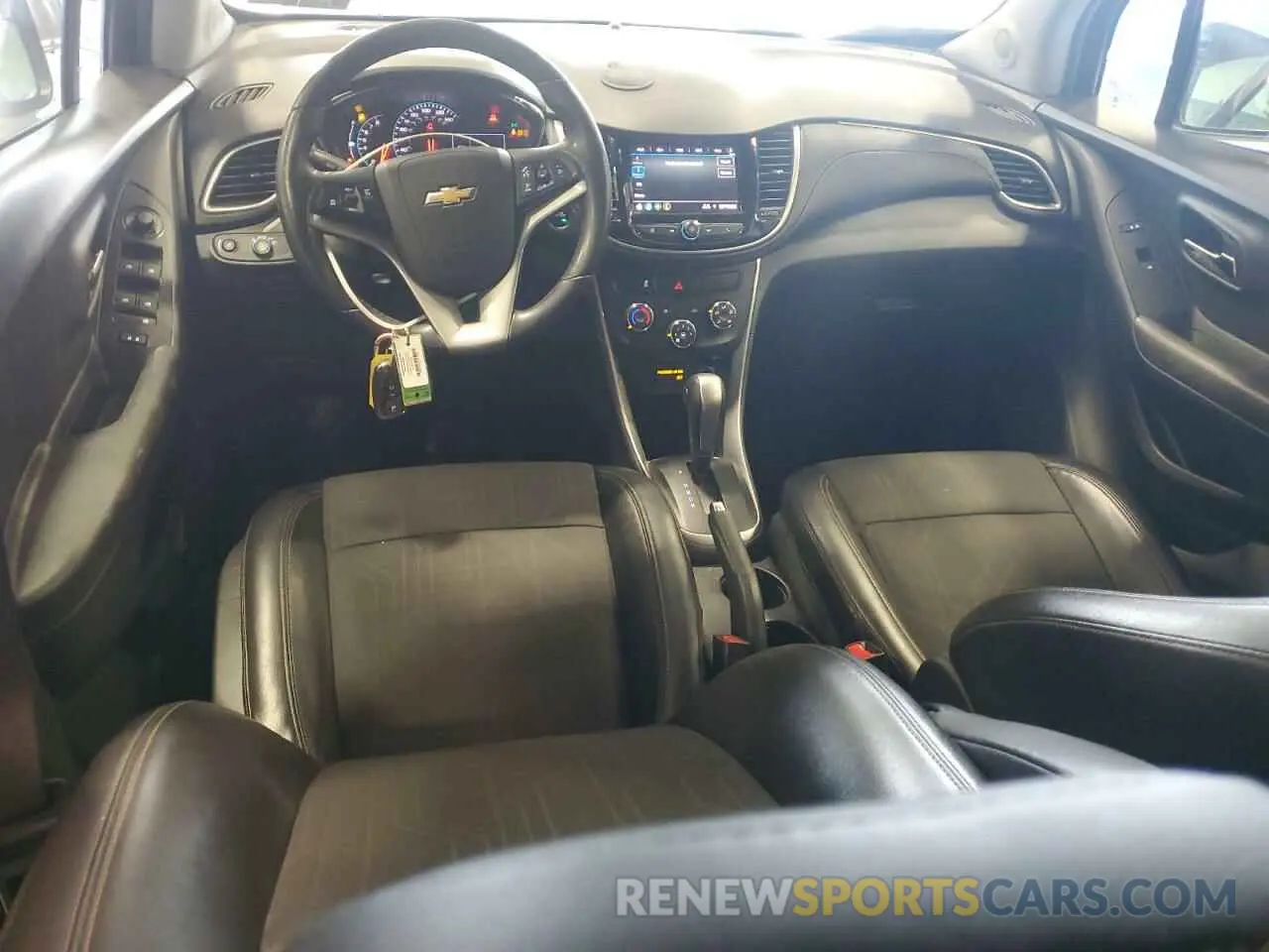 8 Photograph of a damaged car KL7CJPSB9LB002434 CHEVROLET TRAX 2020
