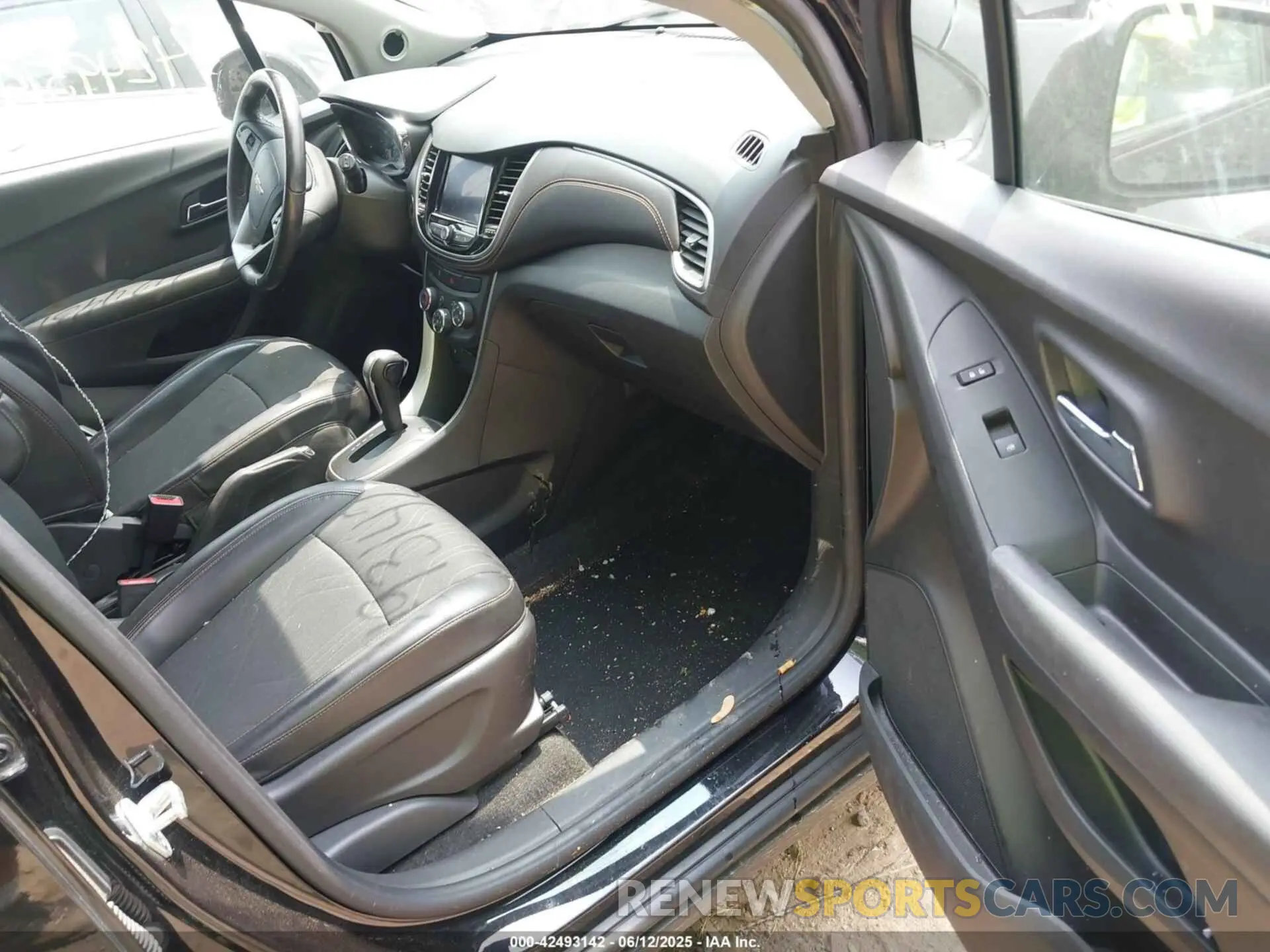 5 Photograph of a damaged car KL7CJPSB9LB065758 CHEVROLET TRAX 2020