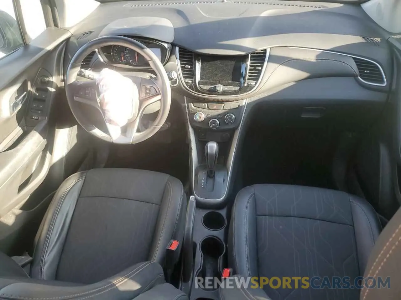8 Photograph of a damaged car KL7CJPSB9LB088926 CHEVROLET TRAX 2020