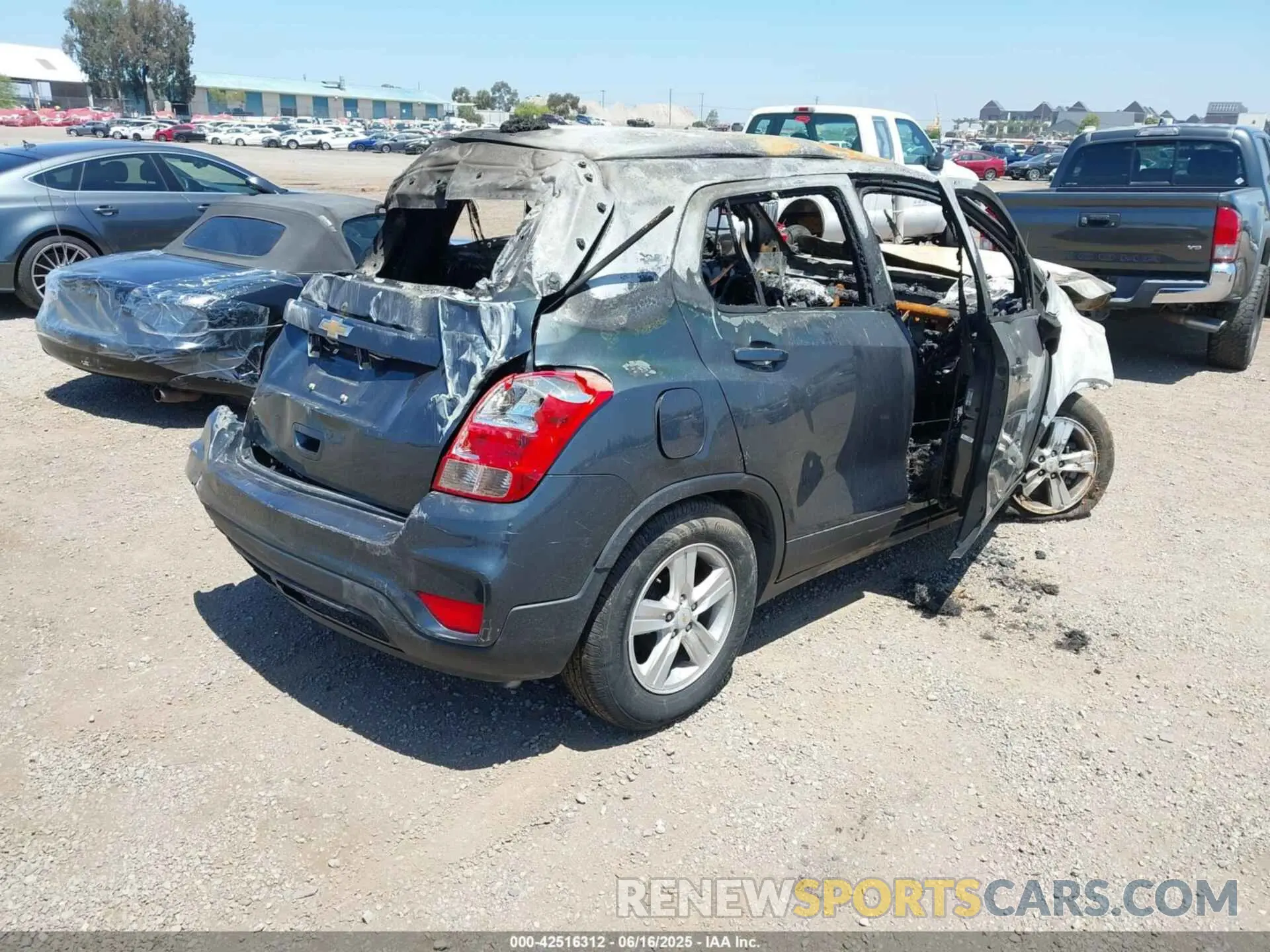 4 Photograph of a damaged car KL7CJKSB0MB316090 CHEVROLET TRAX 2021