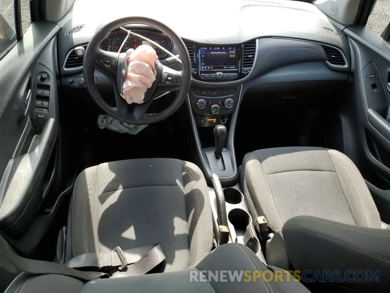 8 Photograph of a damaged car KL7CJKSB0MB319152 CHEVROLET TRAX 2021