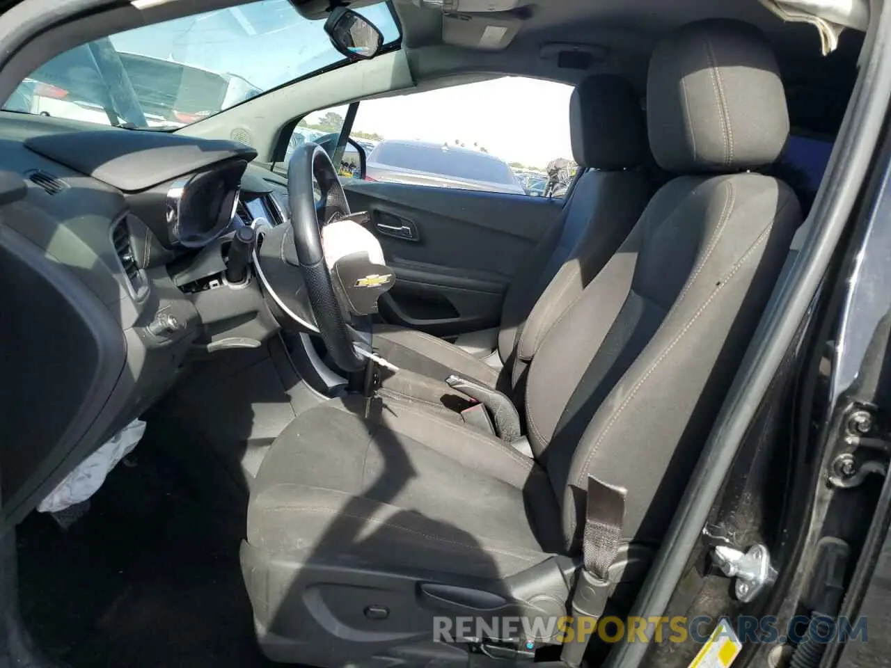 7 Photograph of a damaged car KL7CJKSB1MB303476 CHEVROLET TRAX 2021