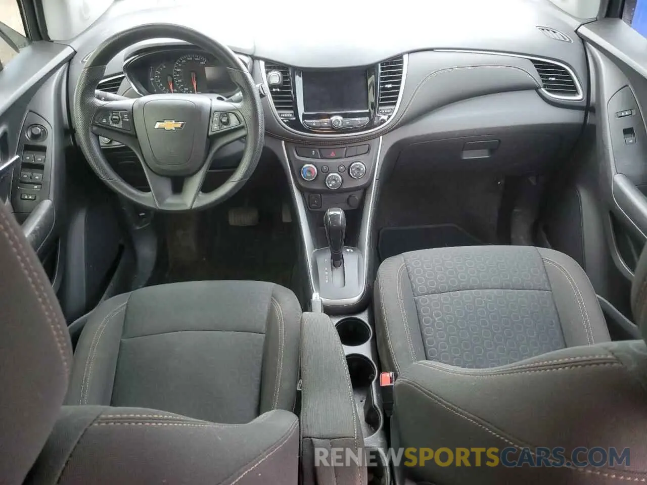 8 Photograph of a damaged car KL7CJKSB1MB312761 CHEVROLET TRAX 2021