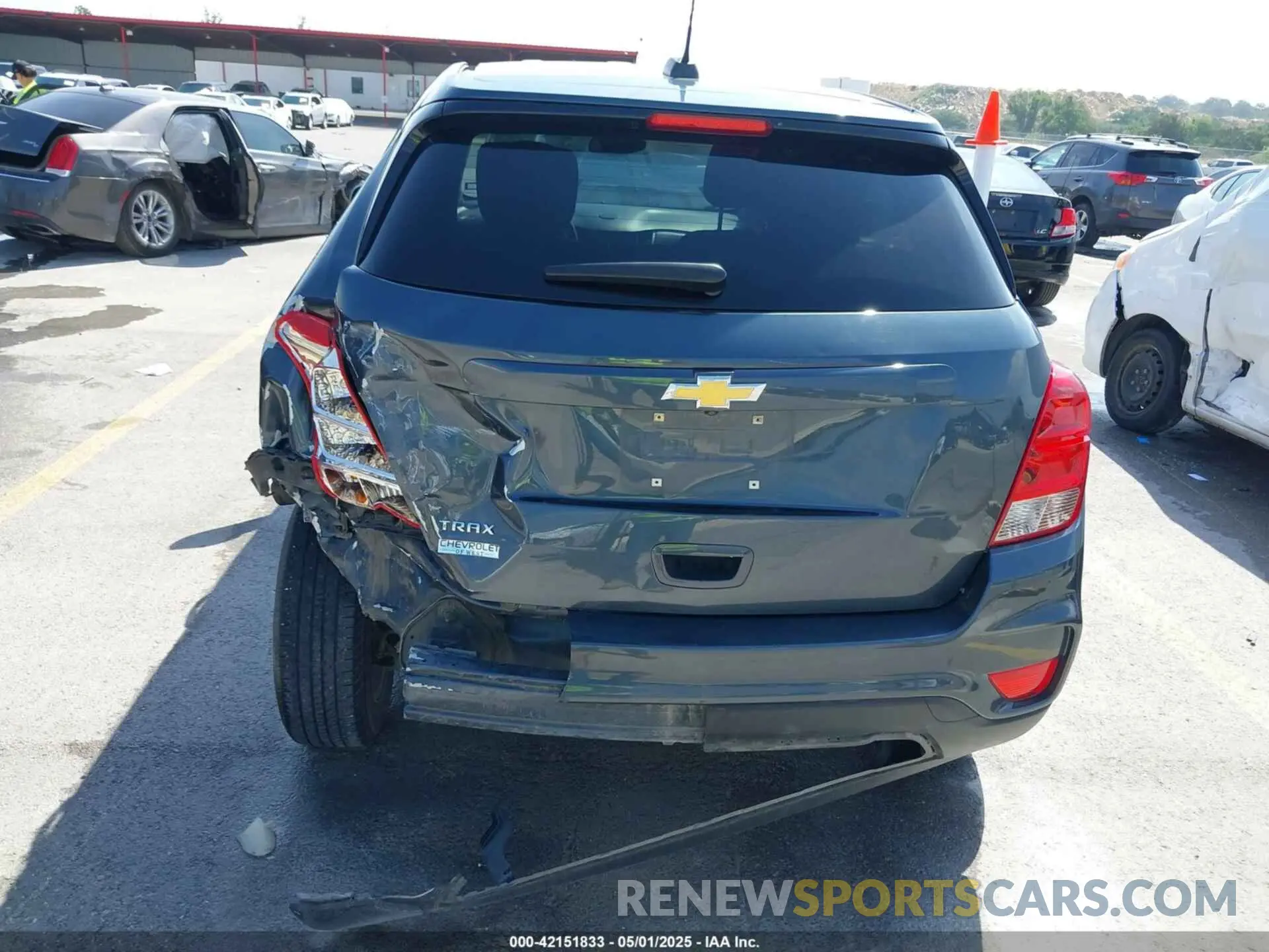 17 Photograph of a damaged car KL7CJKSB2MB303809 CHEVROLET TRAX 2021