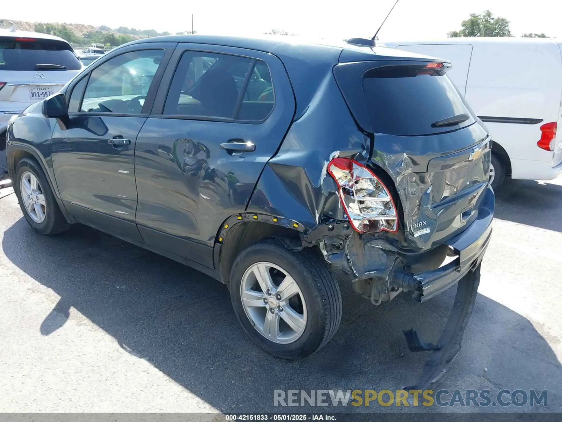 3 Photograph of a damaged car KL7CJKSB2MB303809 CHEVROLET TRAX 2021