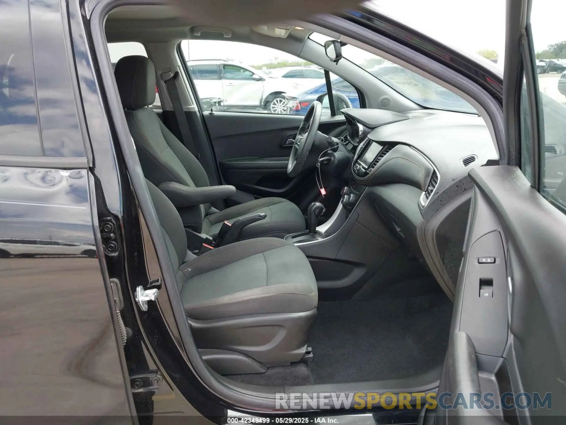 5 Photograph of a damaged car KL7CJKSB2MB320416 CHEVROLET TRAX 2021