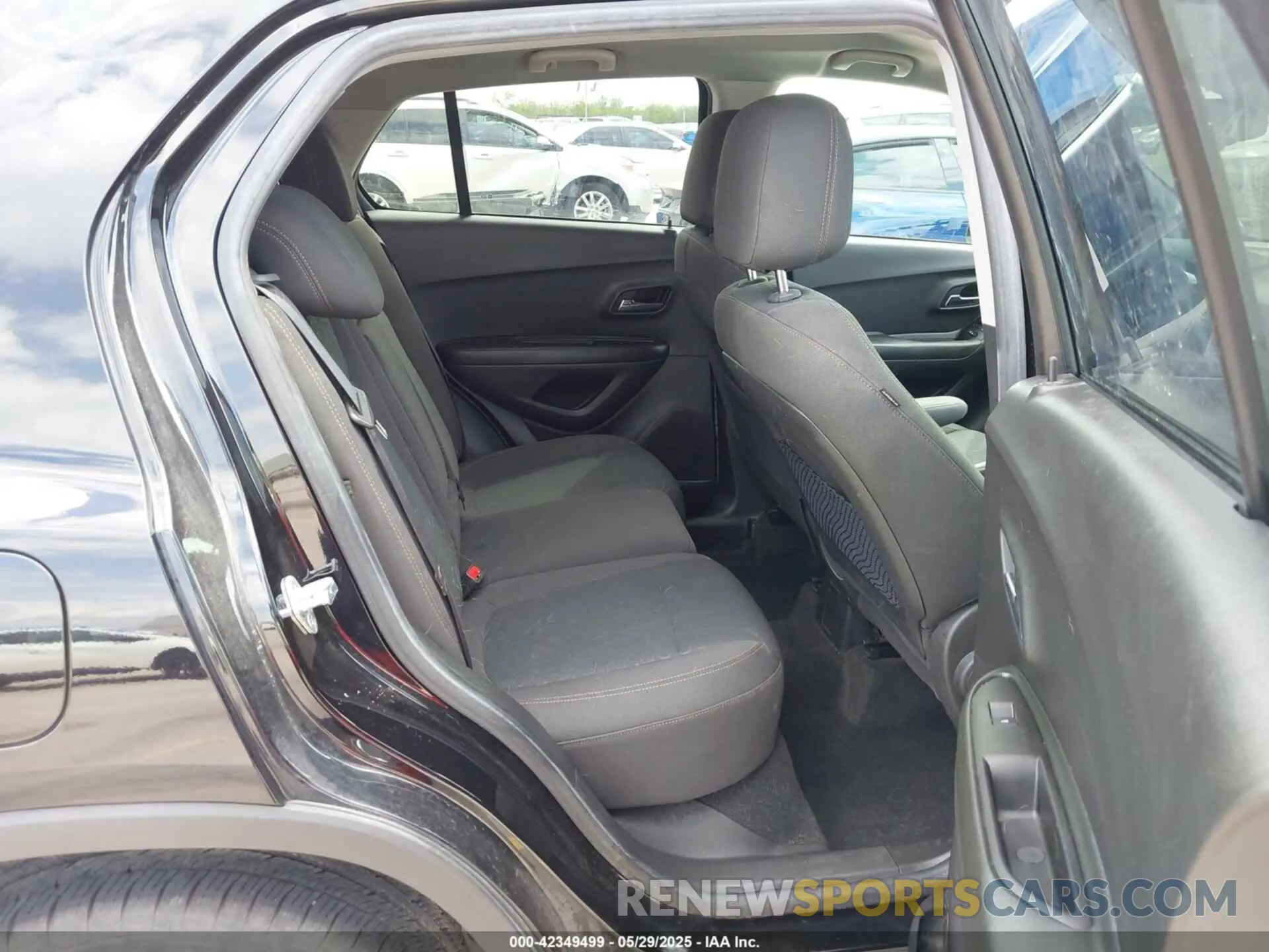 8 Photograph of a damaged car KL7CJKSB2MB320416 CHEVROLET TRAX 2021