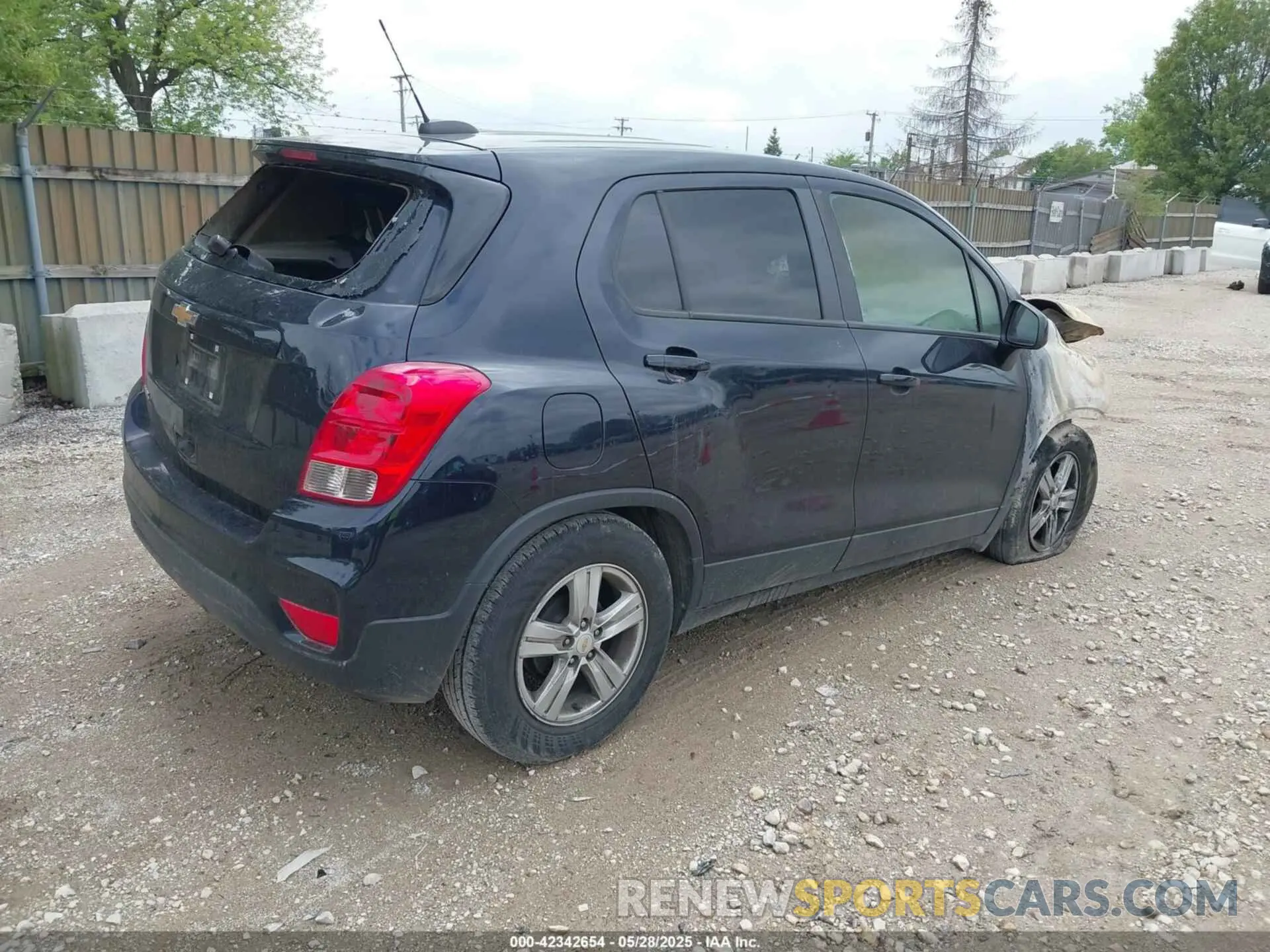 4 Photograph of a damaged car KL7CJKSB3MB313295 CHEVROLET TRAX 2021