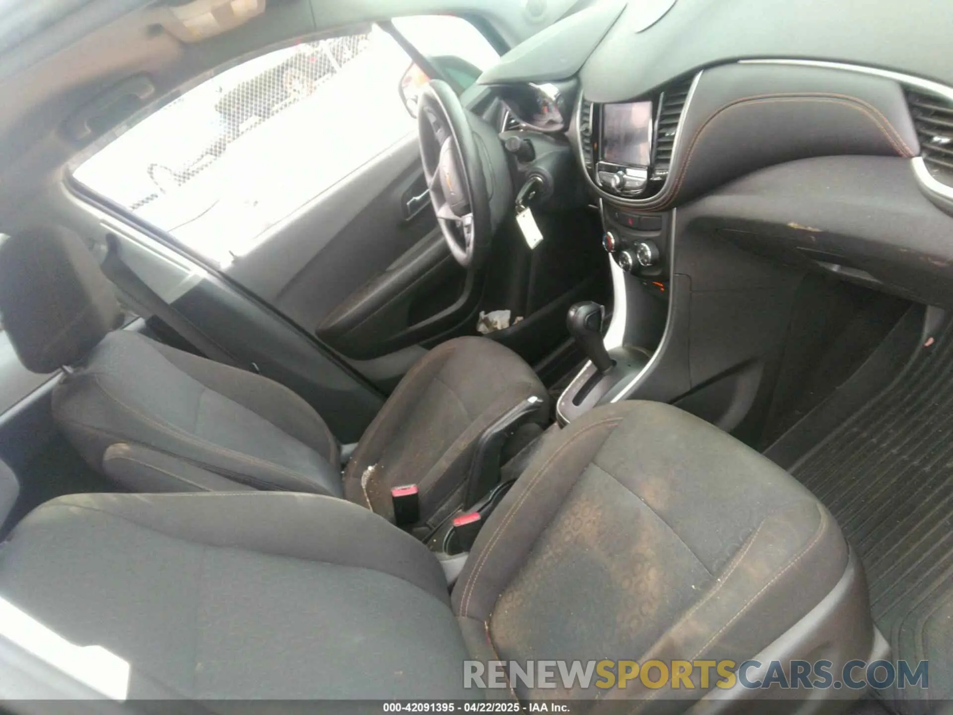 5 Photograph of a damaged car KL7CJKSB3MB332543 CHEVROLET TRAX 2021