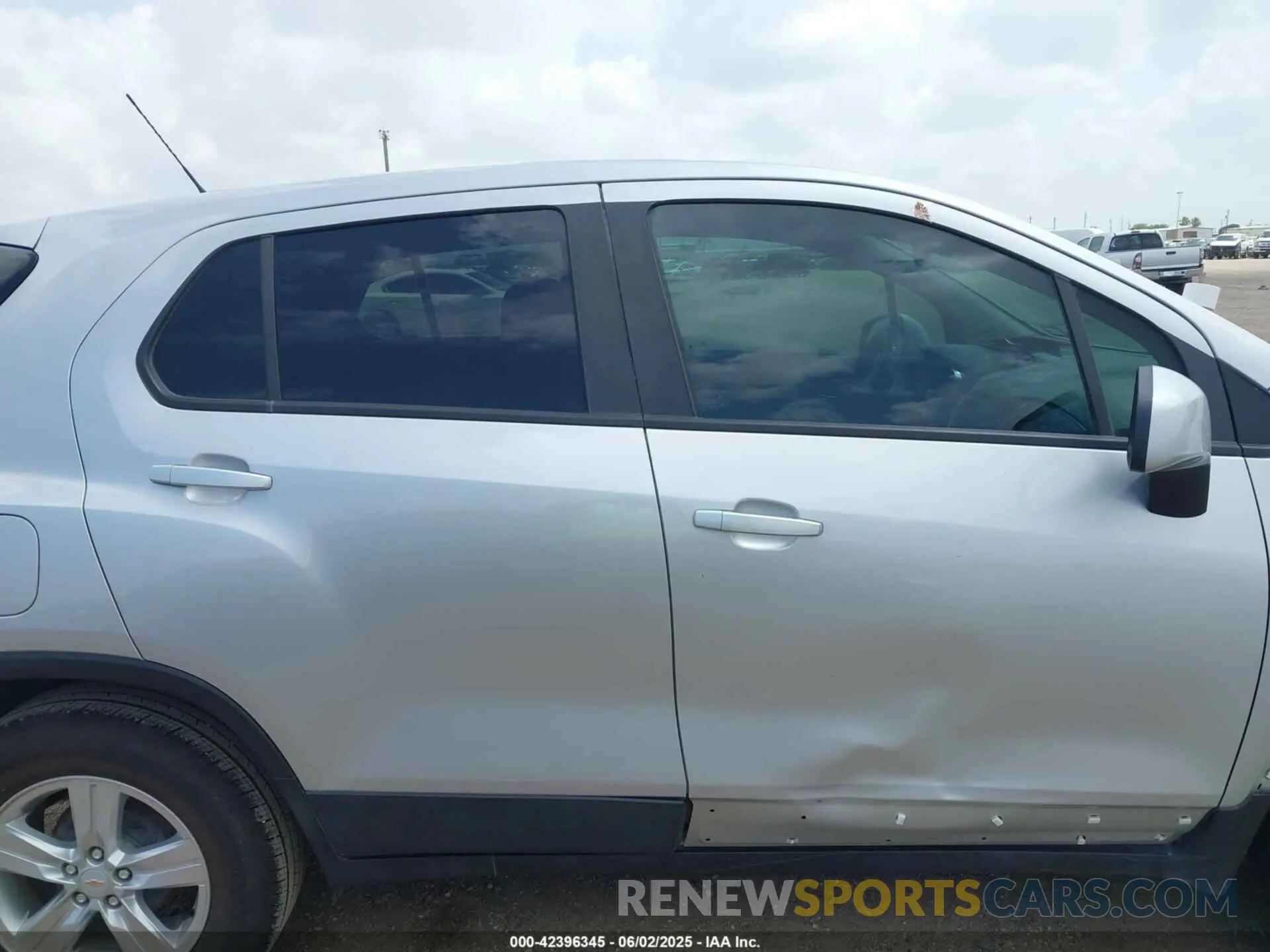 13 Photograph of a damaged car KL7CJKSB4MB301642 CHEVROLET TRAX 2021