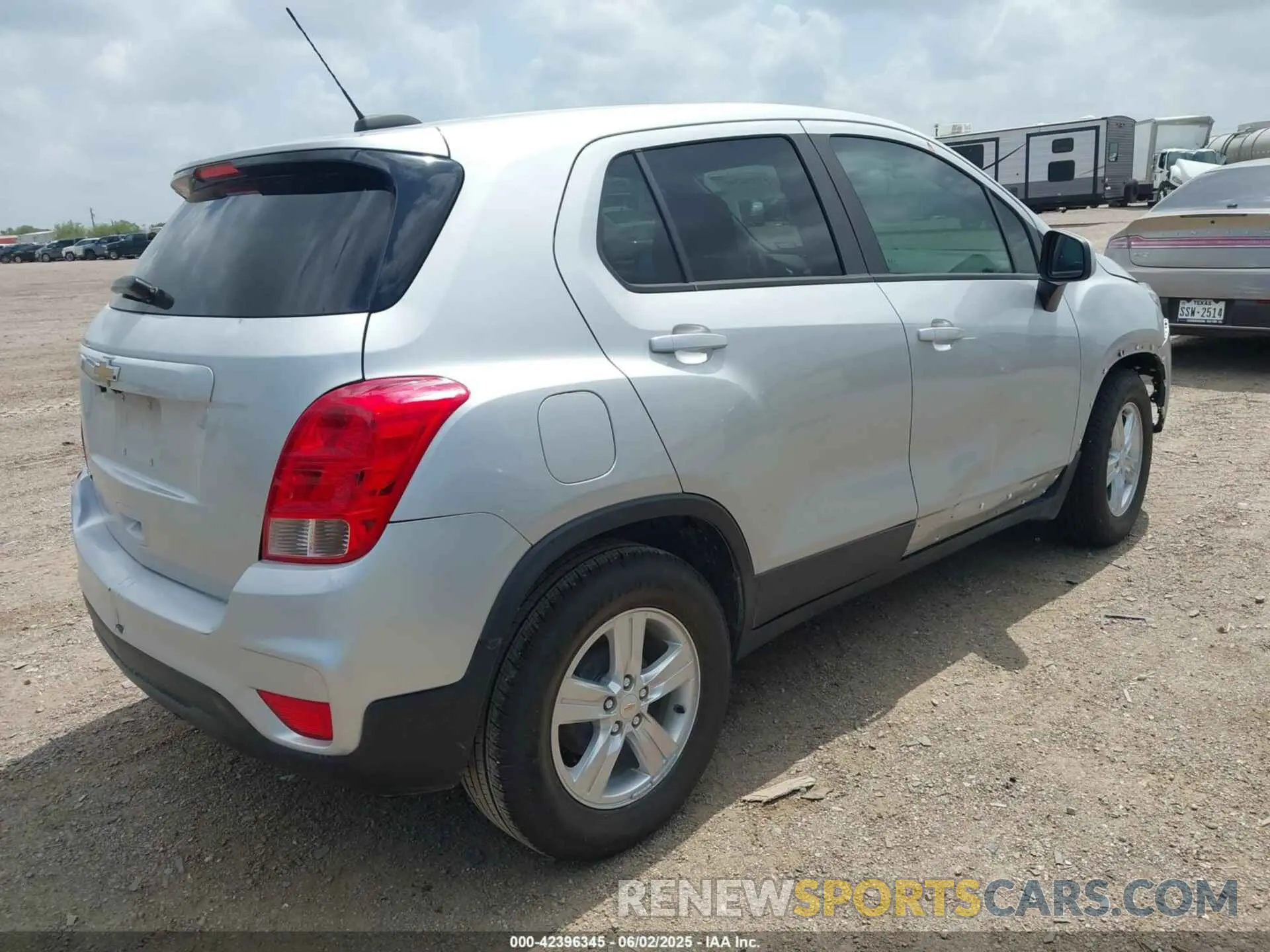 4 Photograph of a damaged car KL7CJKSB4MB301642 CHEVROLET TRAX 2021