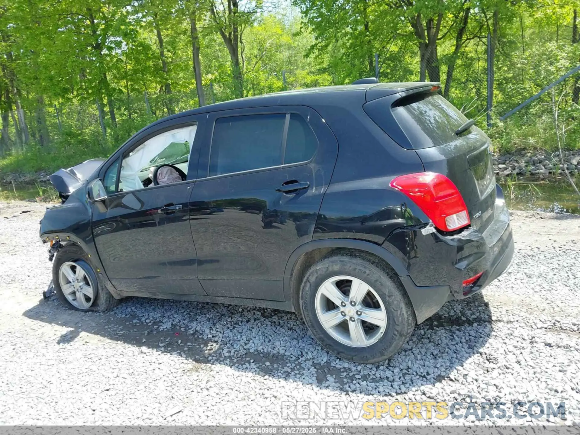 13 Photograph of a damaged car KL7CJKSB4MB302421 CHEVROLET TRAX 2021