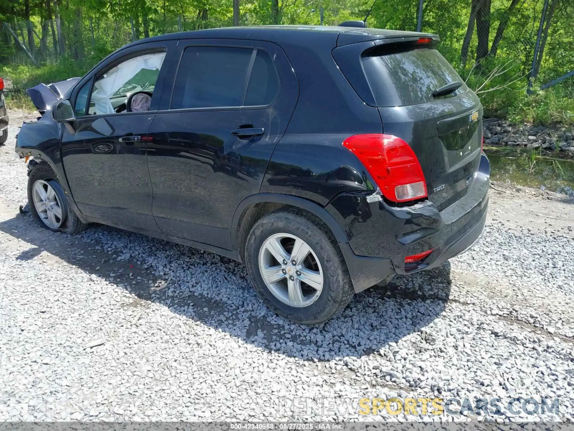 3 Photograph of a damaged car KL7CJKSB4MB302421 CHEVROLET TRAX 2021