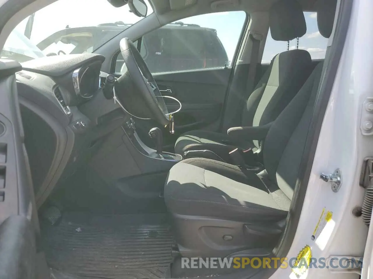 7 Photograph of a damaged car KL7CJKSB4MB312897 CHEVROLET TRAX 2021