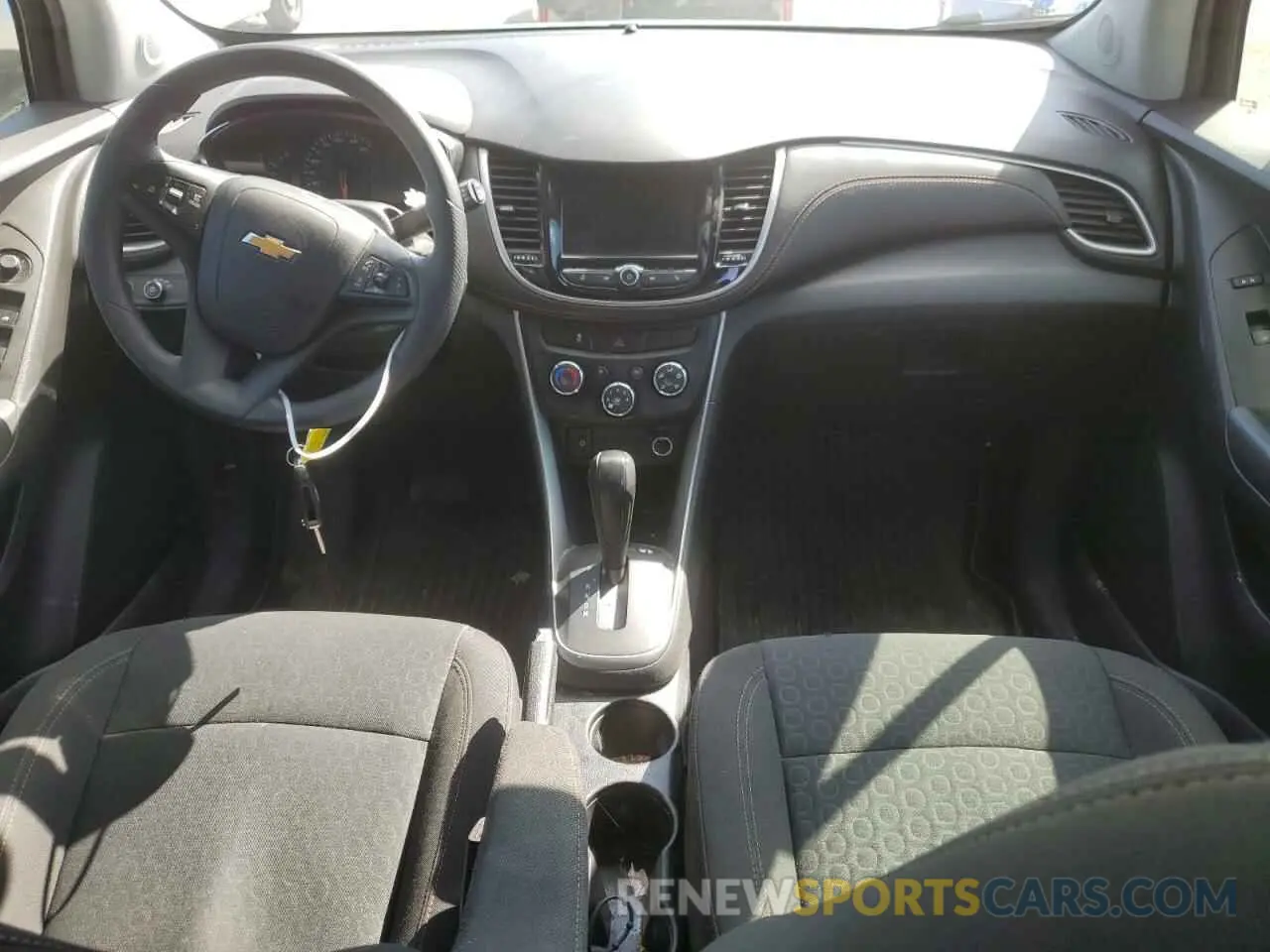 8 Photograph of a damaged car KL7CJKSB4MB312897 CHEVROLET TRAX 2021